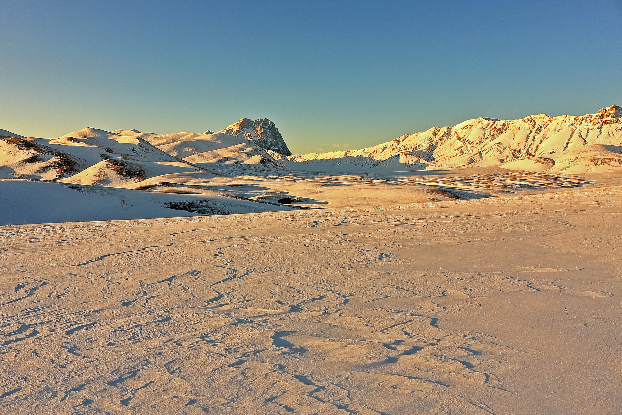 Ultimi raggi di sole sul Gran Sasso.