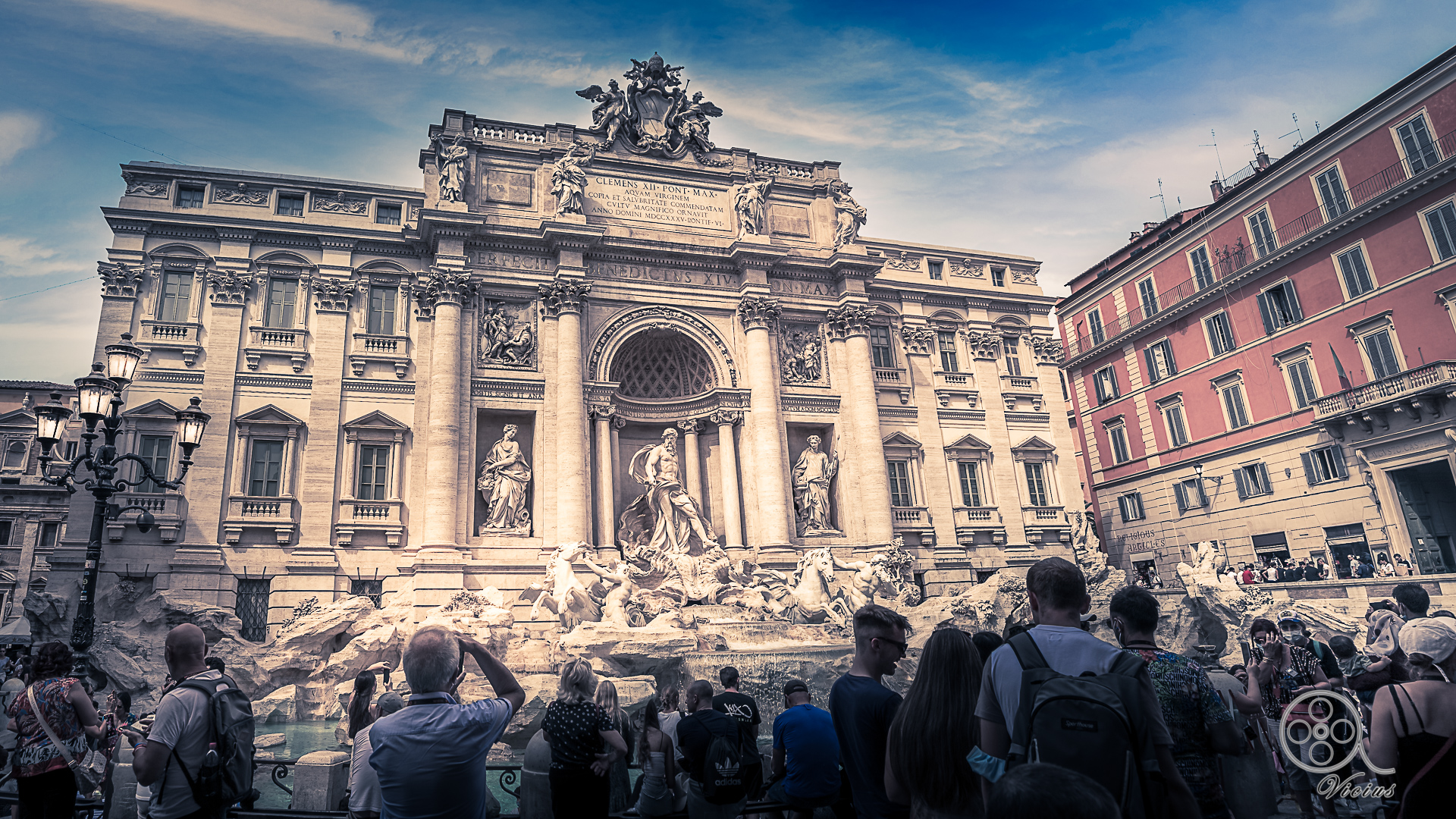 Alla fontana di Trevi