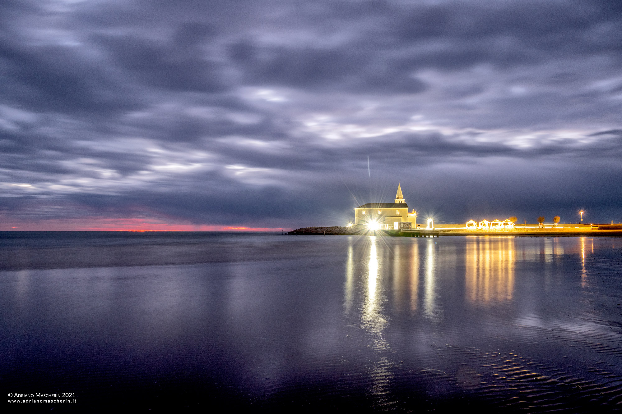 Prima alba invernale il giorno del solstizio