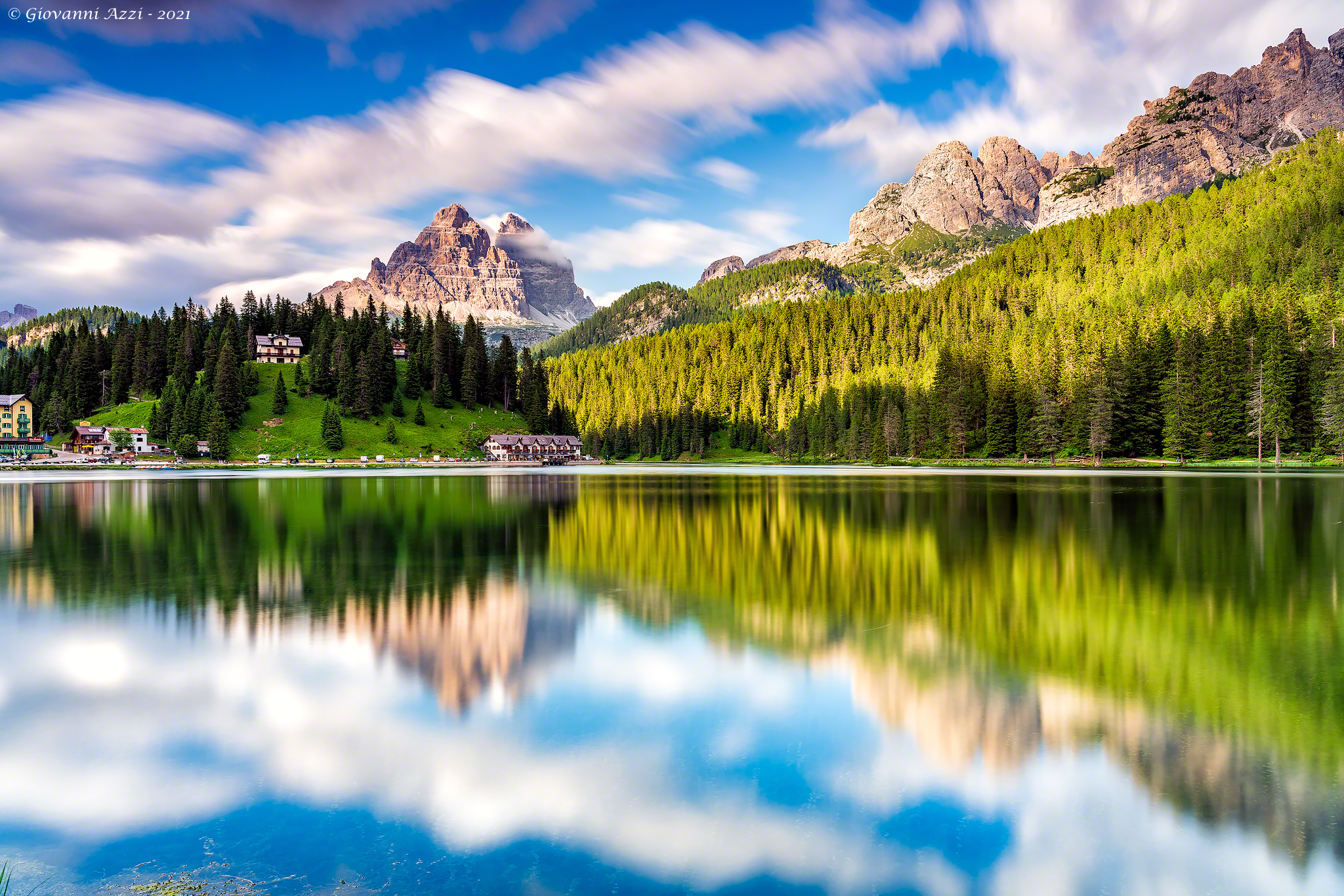 Glimpses of light in Misurina