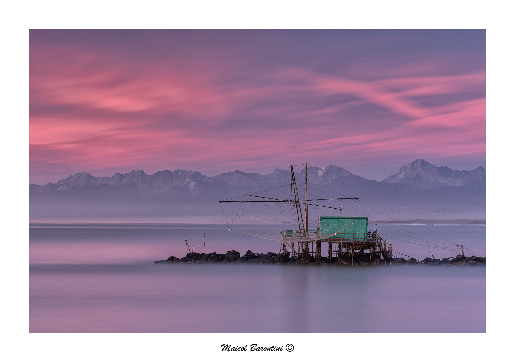 That old retone dominated by the Apuan Alps