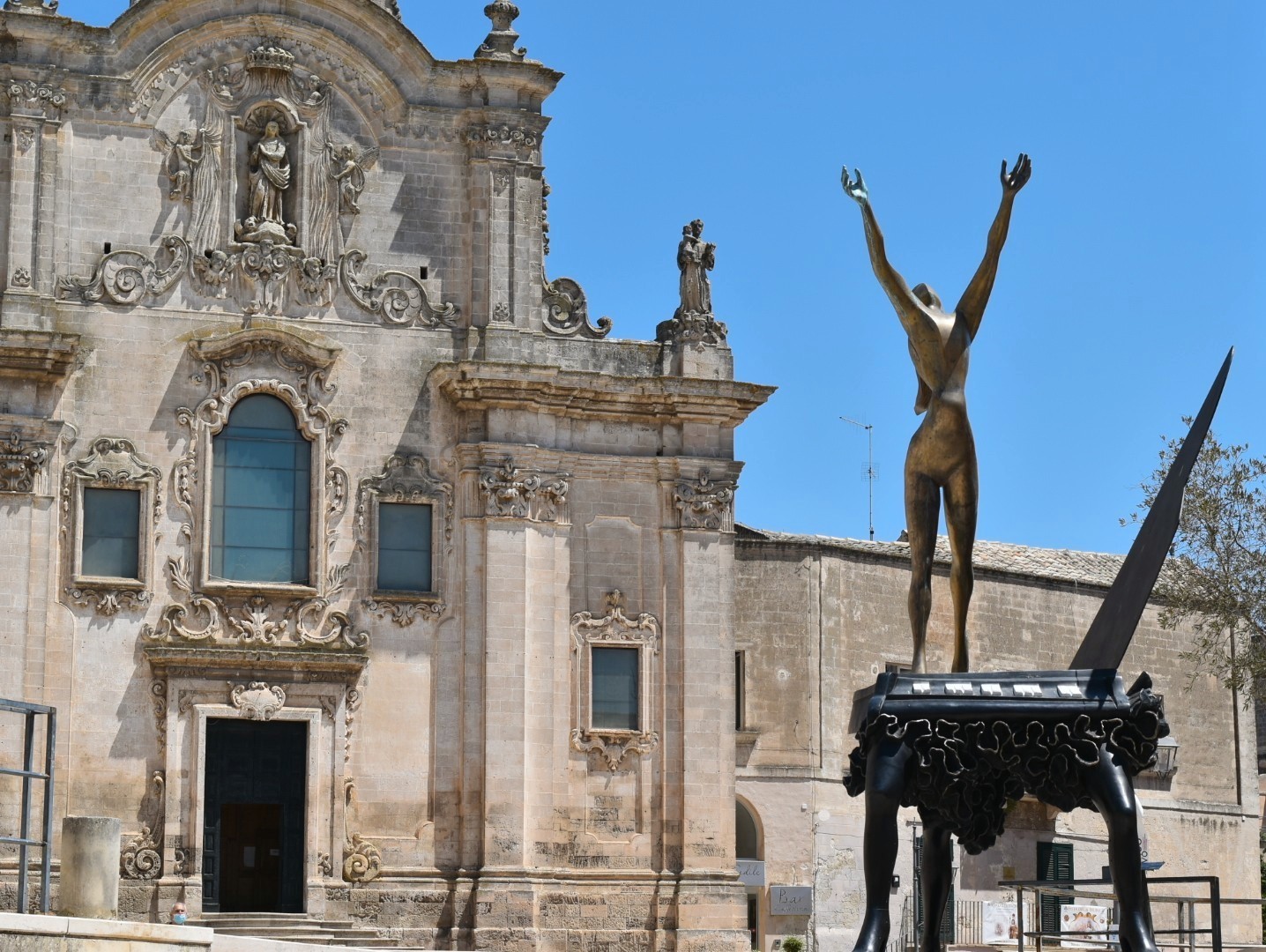 Sculpture of Dali in front of the Church of San Francesco