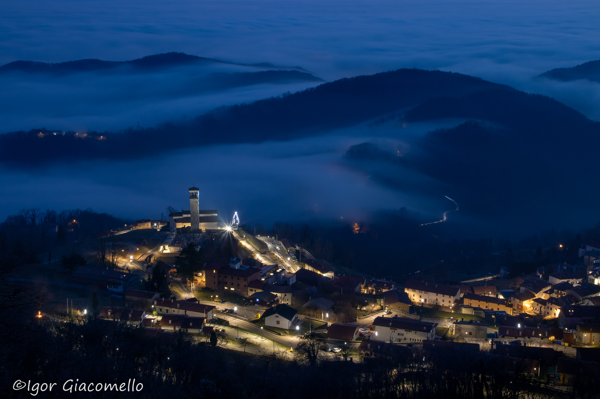 Le nebbie salgono verso Clauzetto