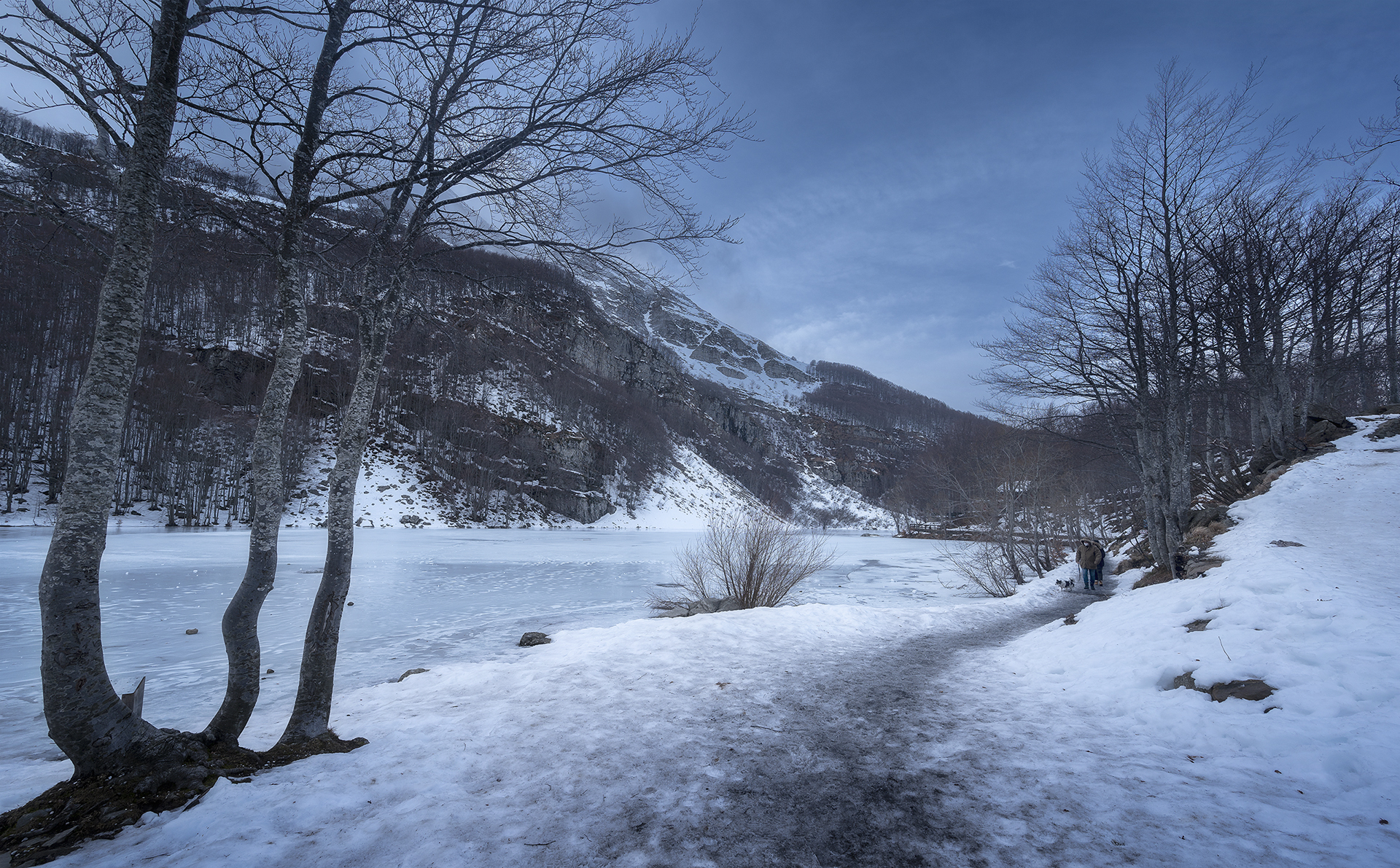 walk to the lake