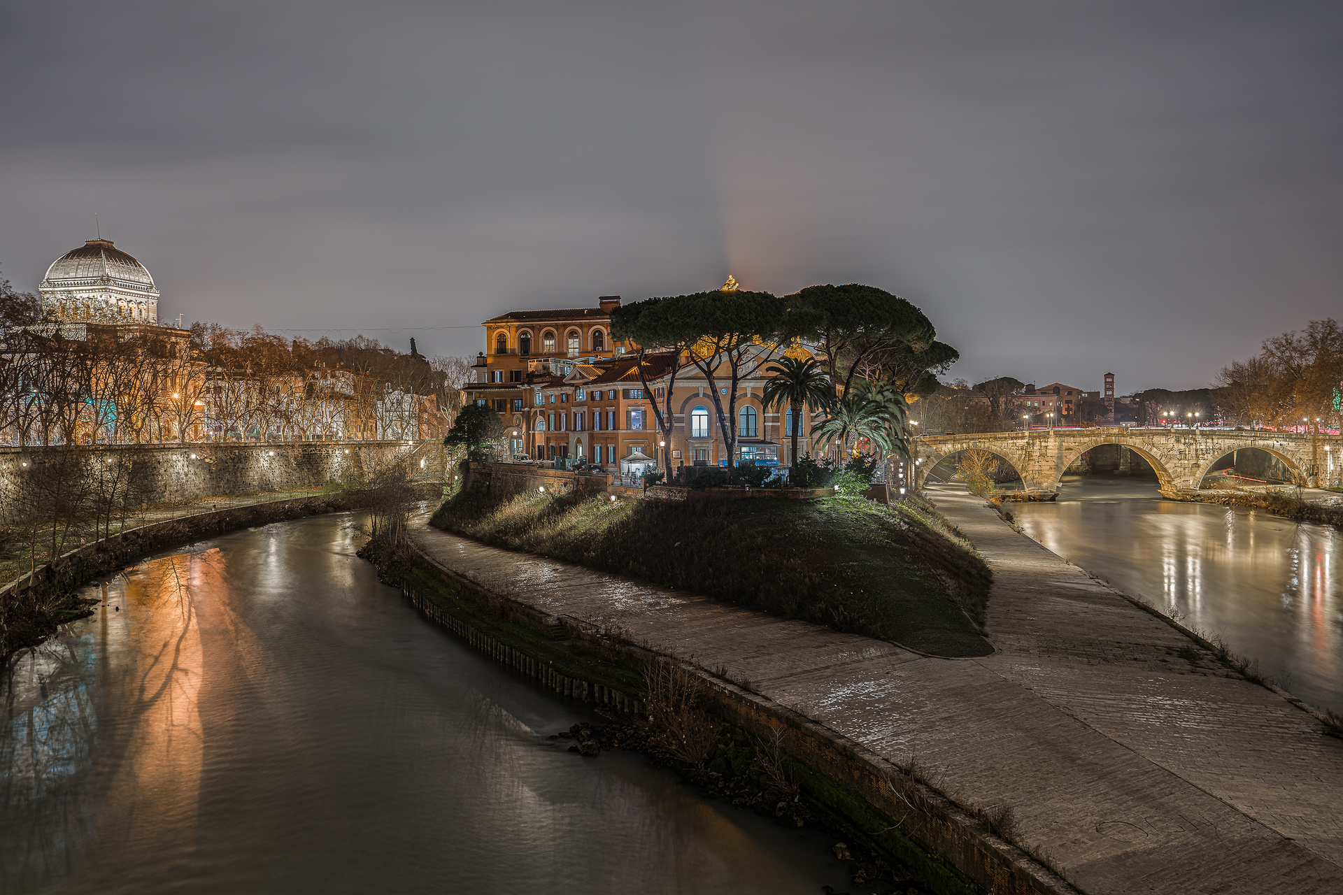 Tiber Island from Garibaldi Bridge