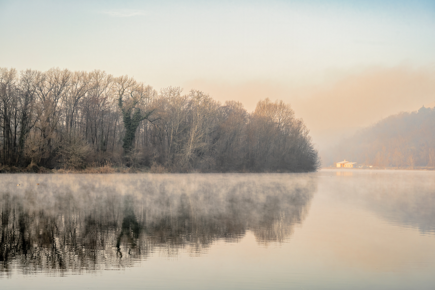 Un mattino d'inverno sul fiume