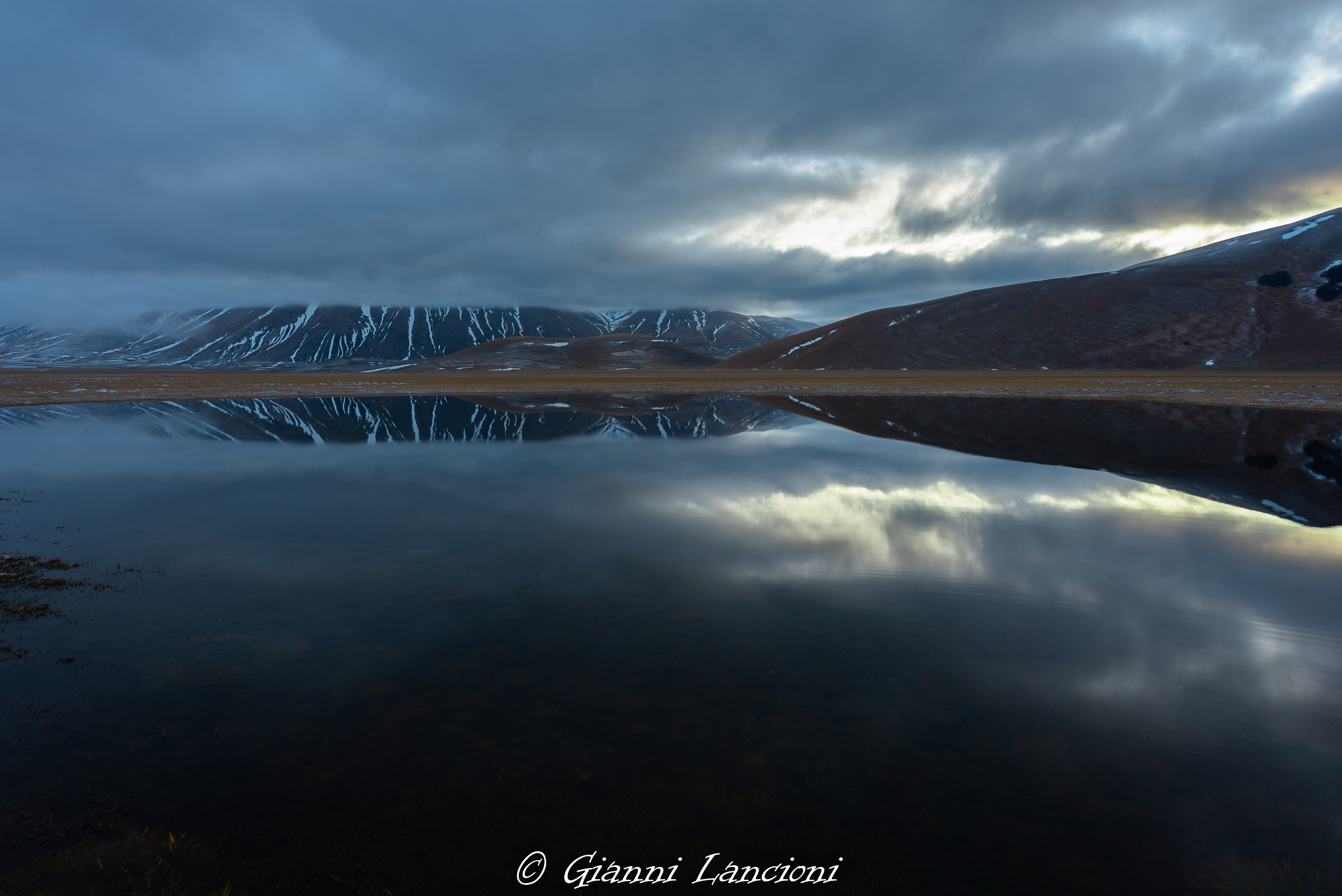 Primo bagliore a Castelluccio