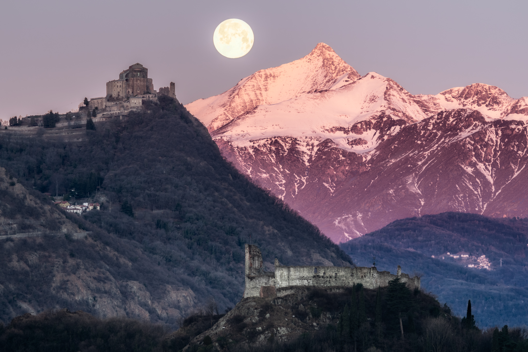 Il Castello, la Sacra, il Rocciamelone... e la Luna!