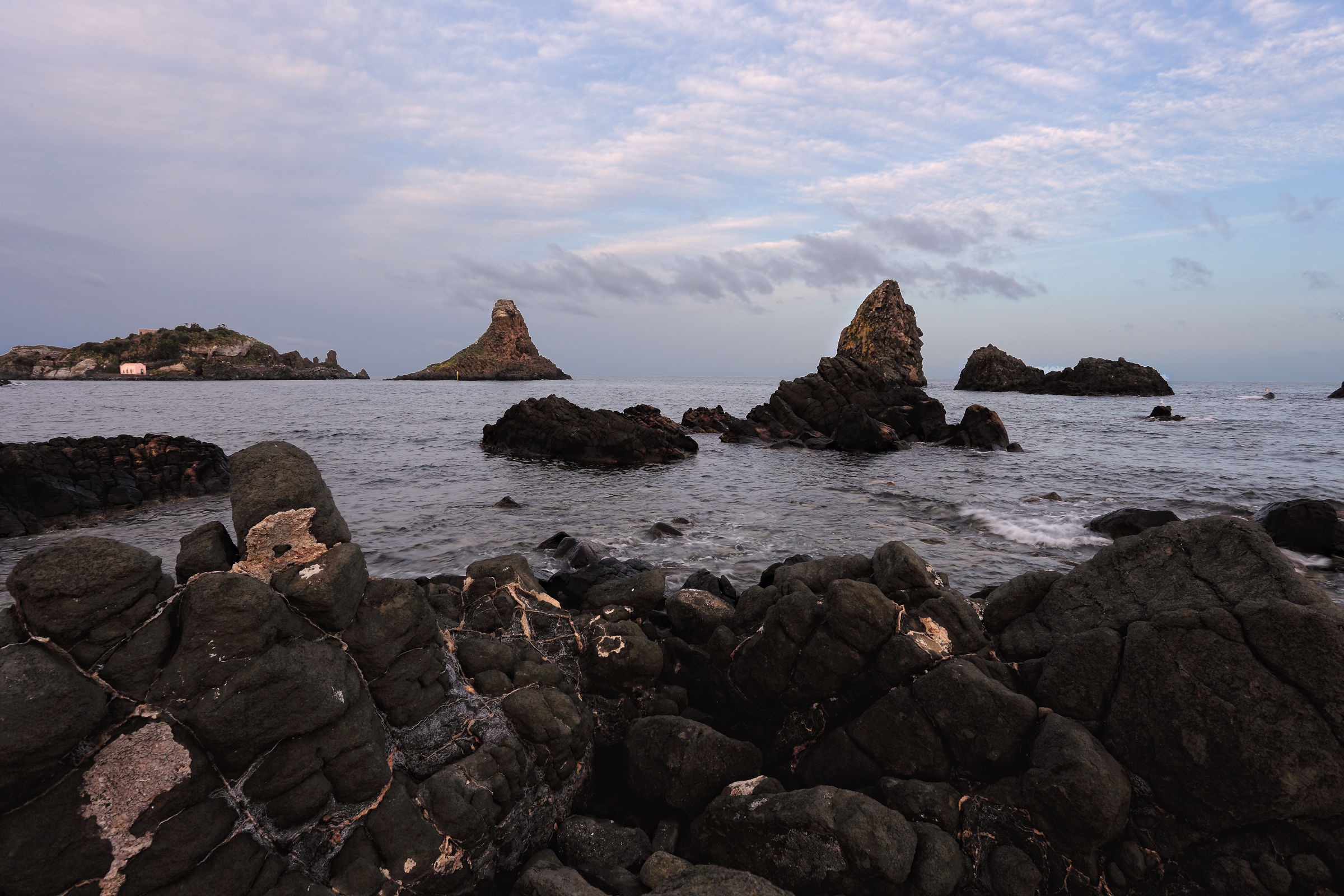 I faraglioni al crepuscolo - Acitrezza