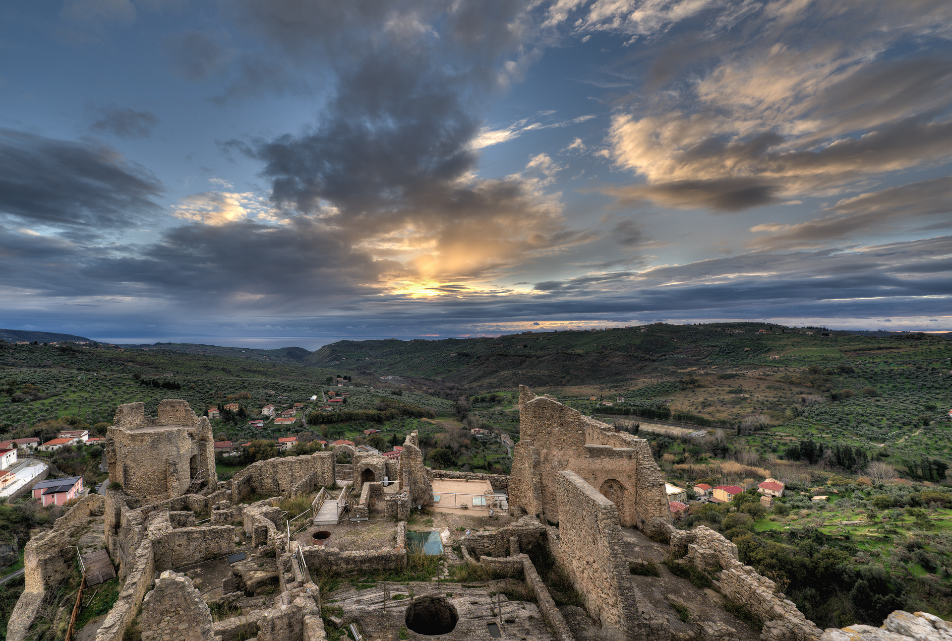 Tramonto dalle rovine di Cleto