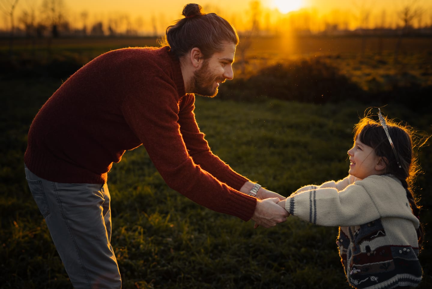 Quanto amore negli occhi di questo papà e la sua bimb...