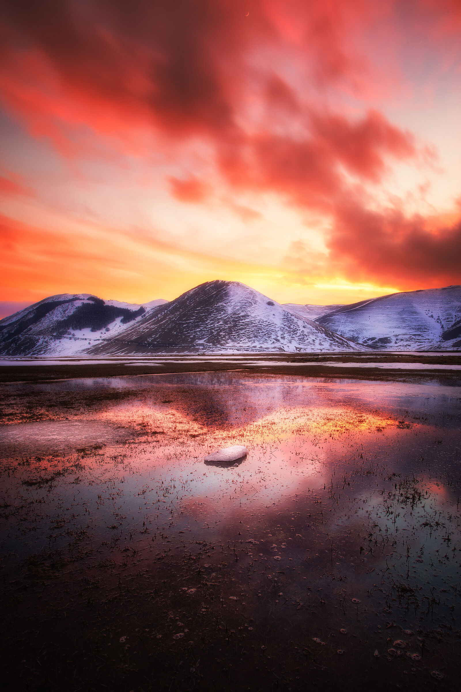 L'alba infuocata di Castelluccio