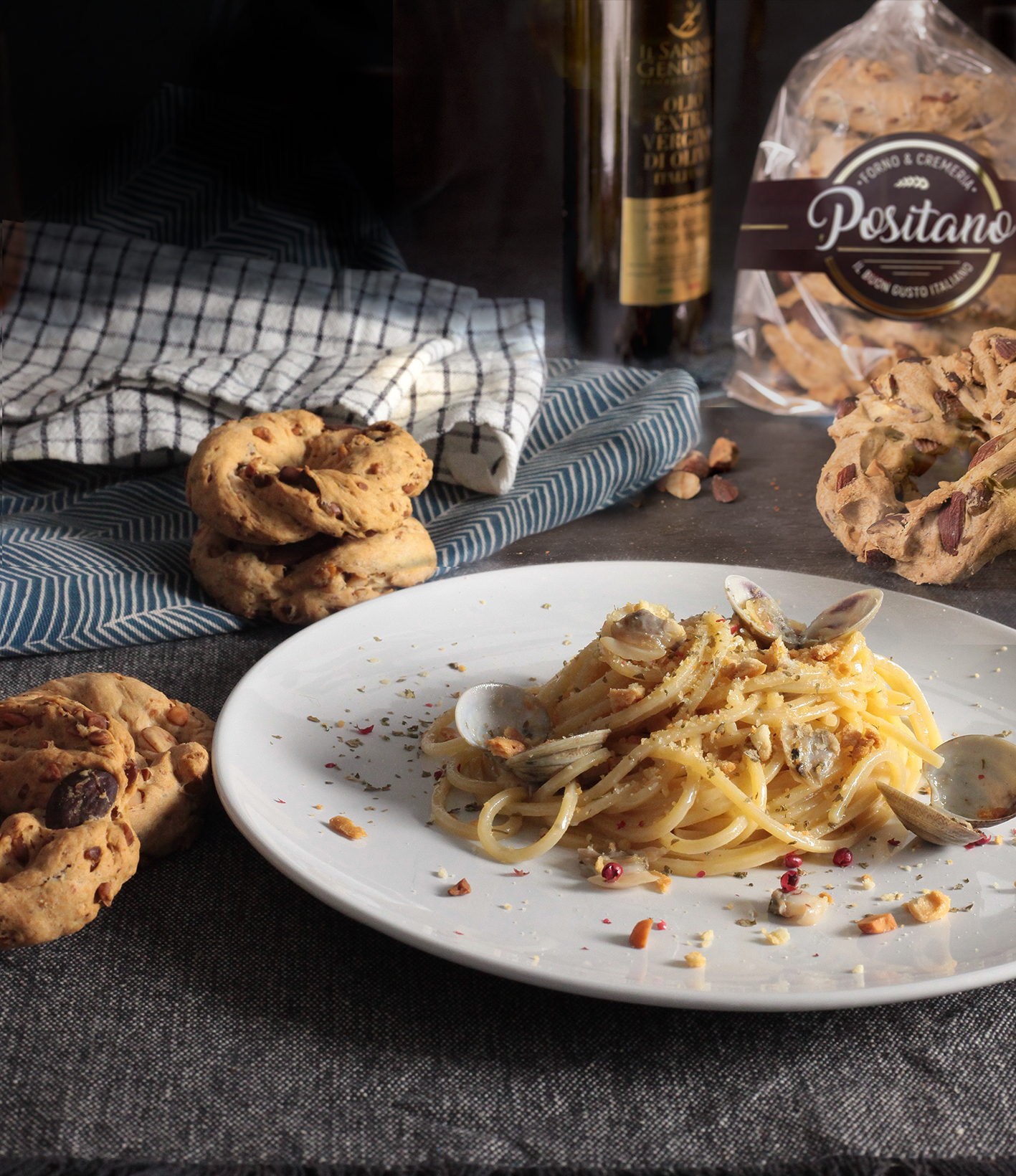 Spaghetti with anchovies and crumbled tarallo