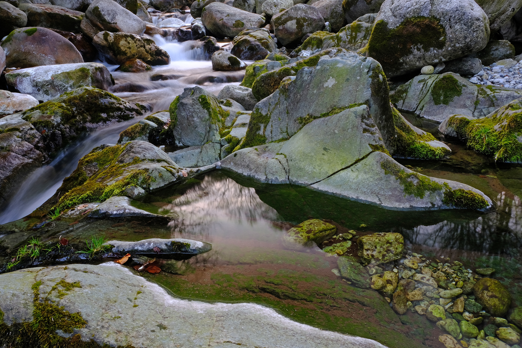 l'acqua scava la roccia