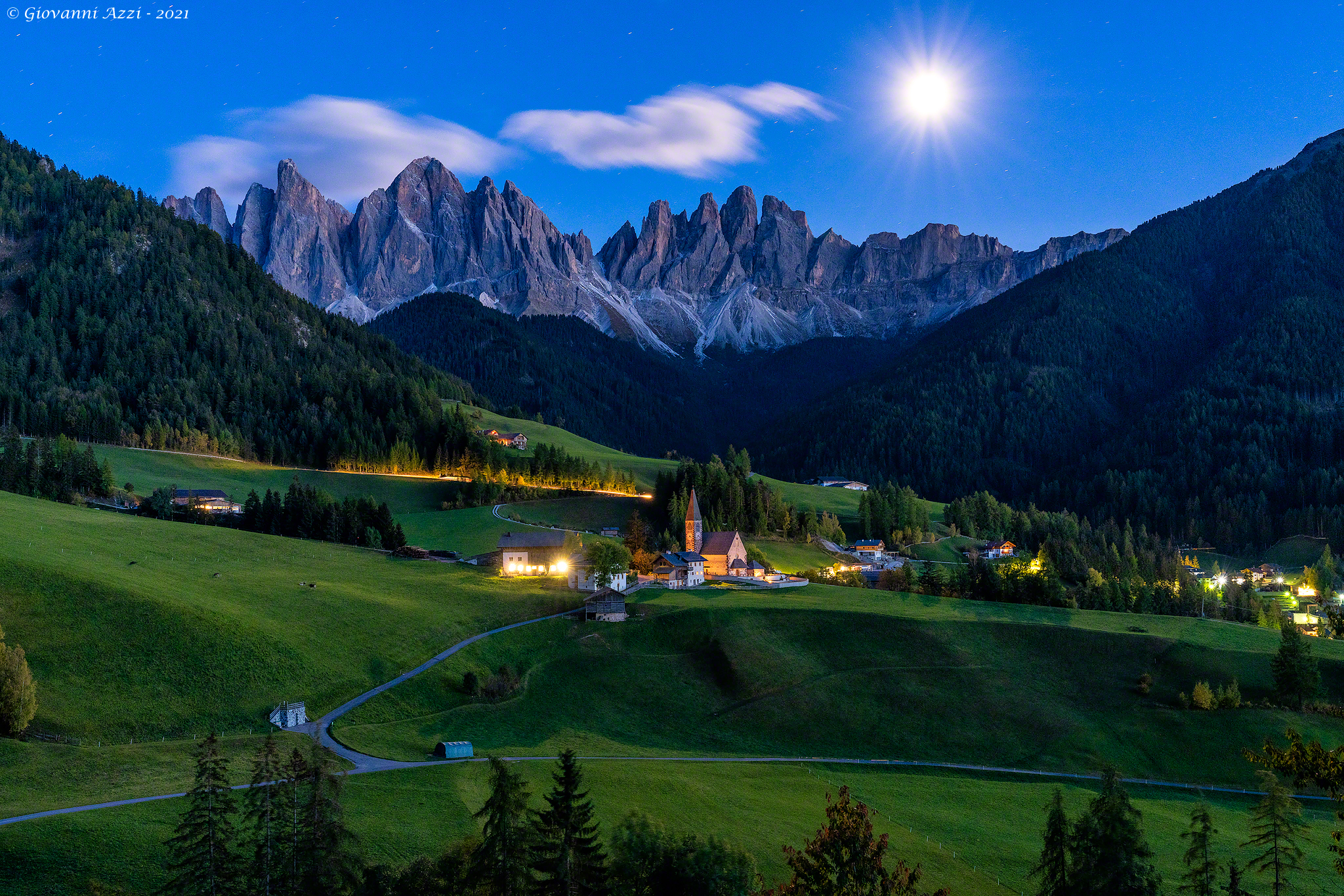 Santa Magdalena and the moon