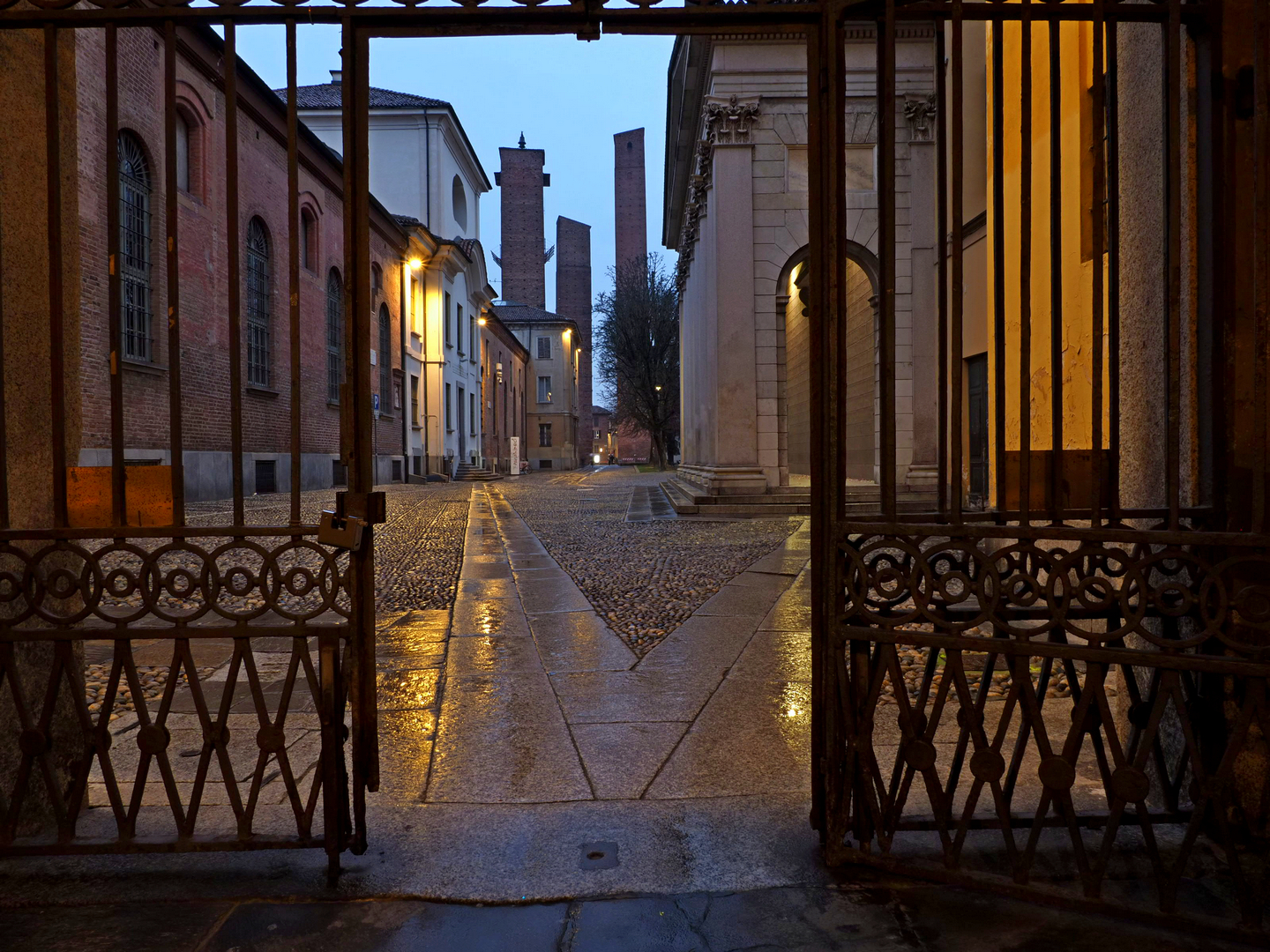 Pavia - Piazza delle Tre Torri