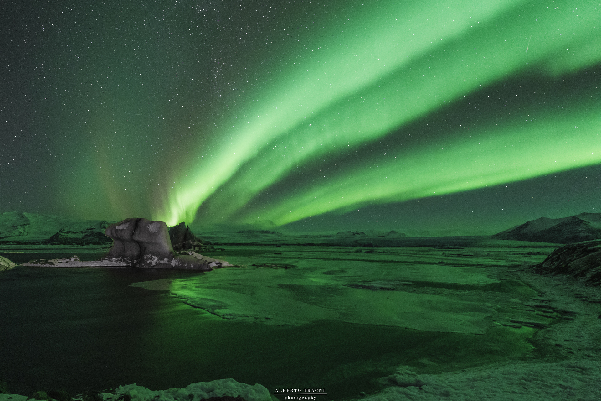 jokulsarlon with aurora