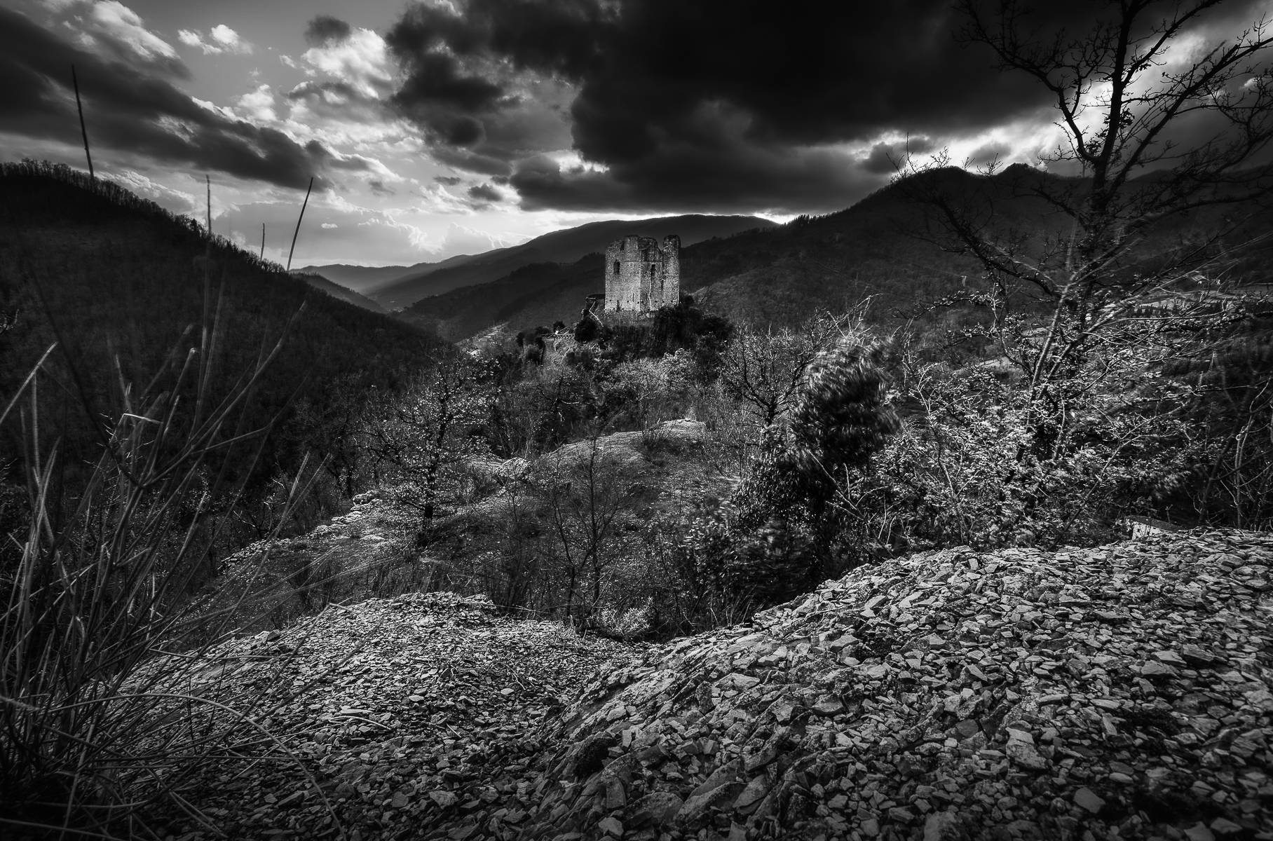 Rocca Cerbaia, bianco e nero.
