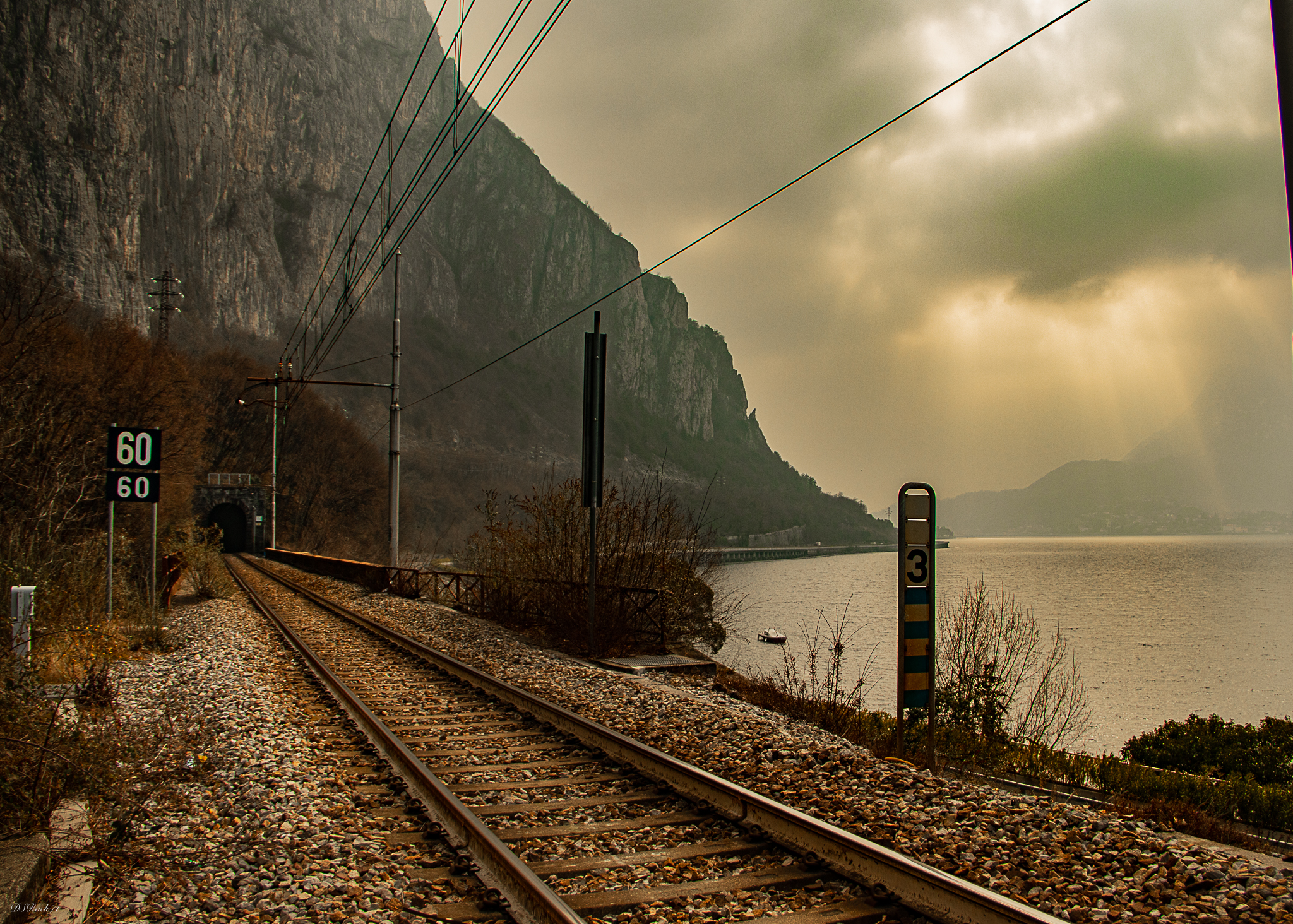railroad on the lake