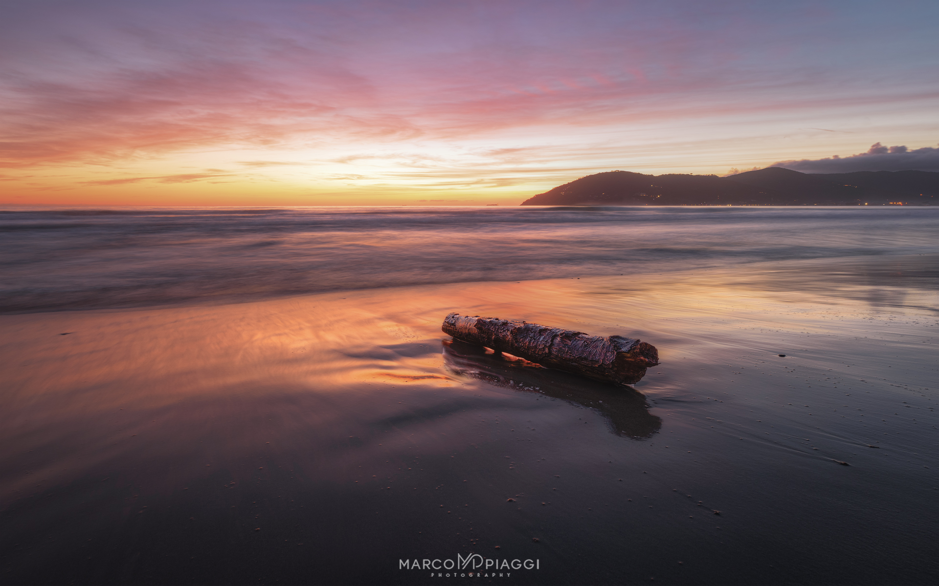 Marina di Carrara beach