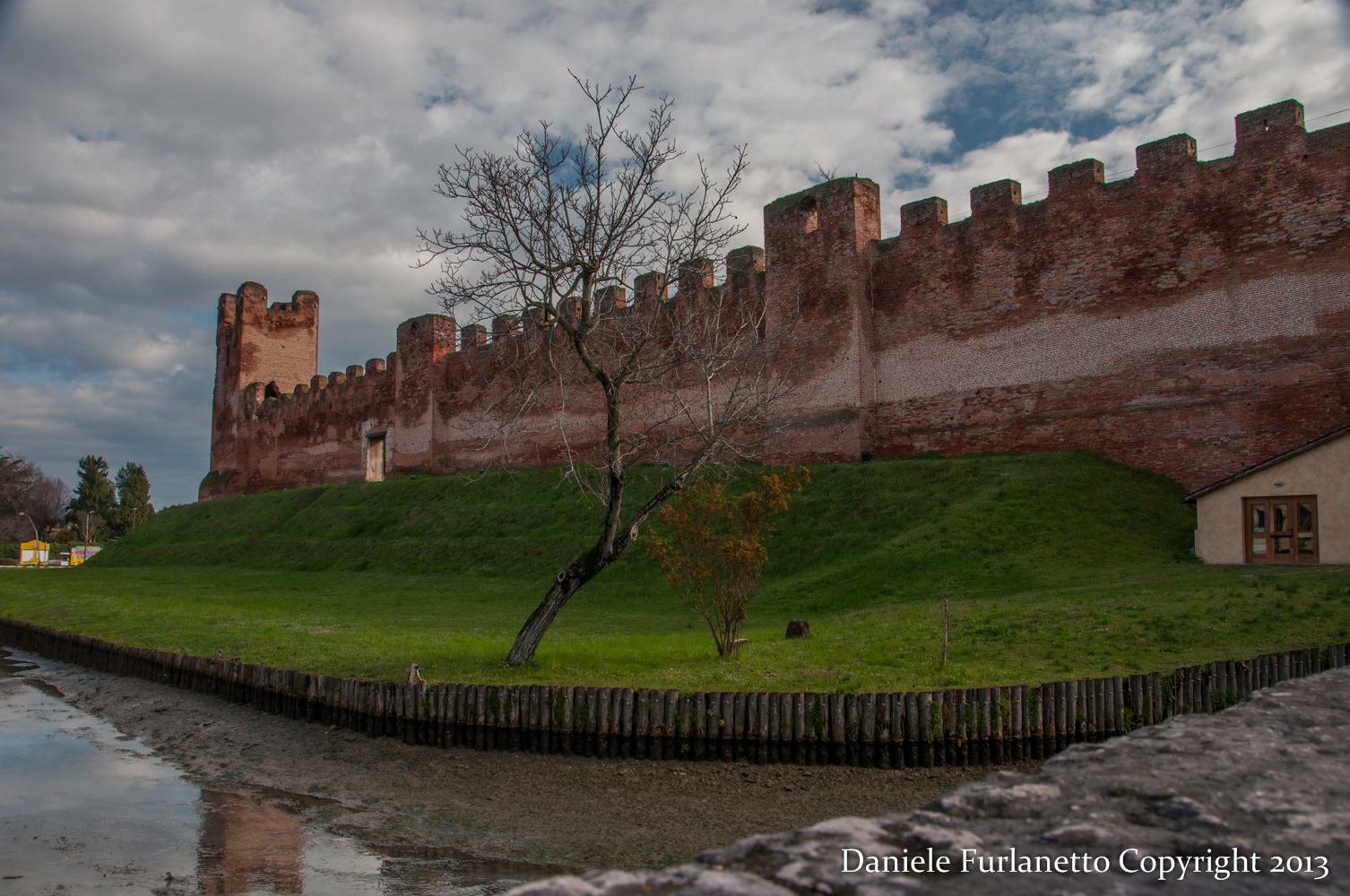 luce più nuvole più castello = magia