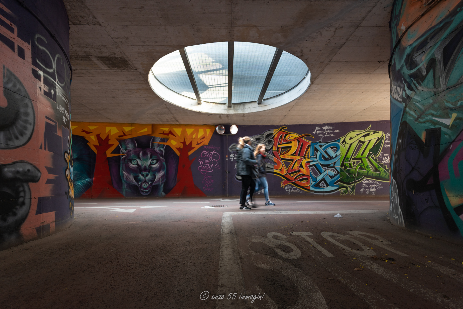 often you have pictorial works near you and do not see them ...