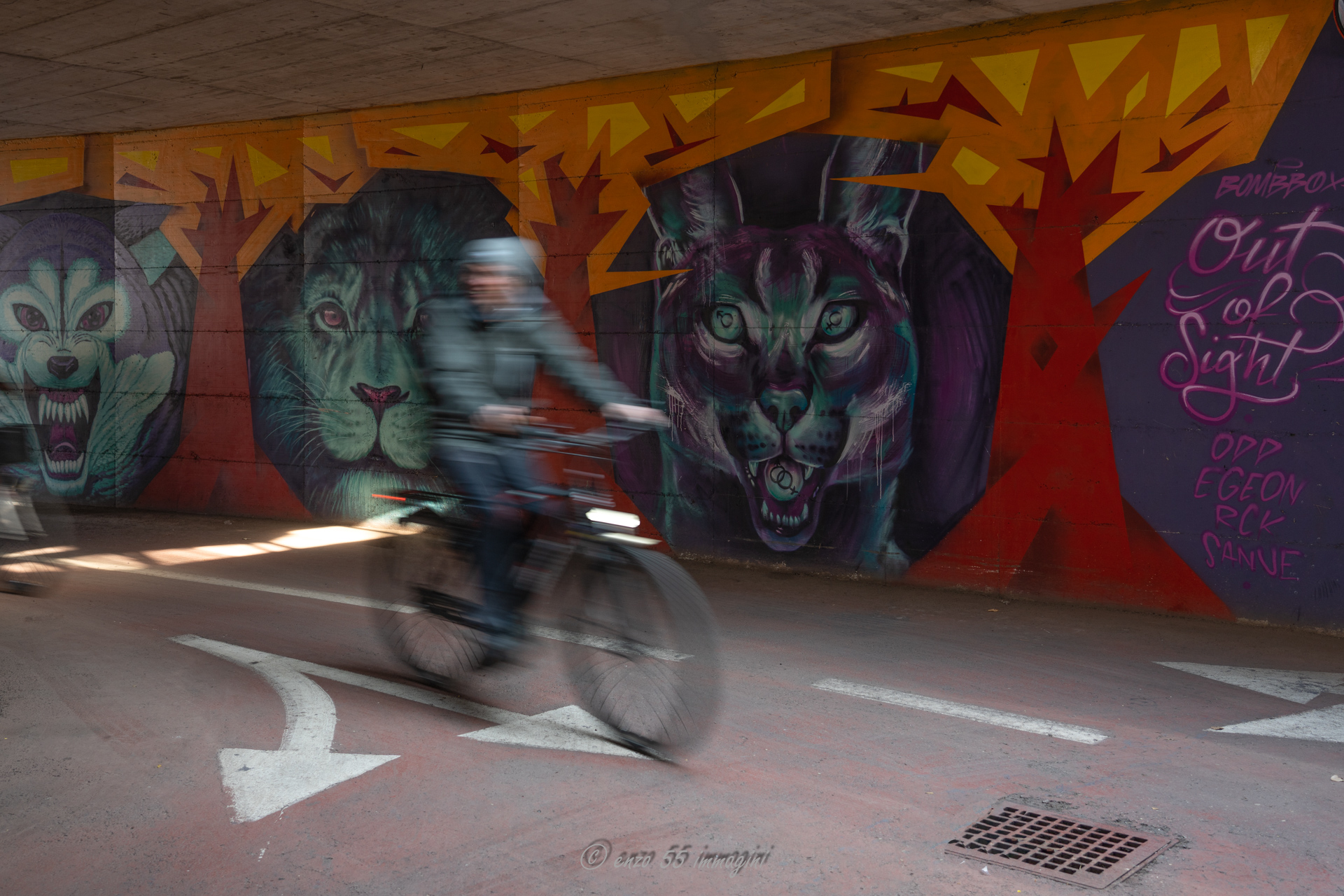 often you have pictorial works near you and do not see them ...