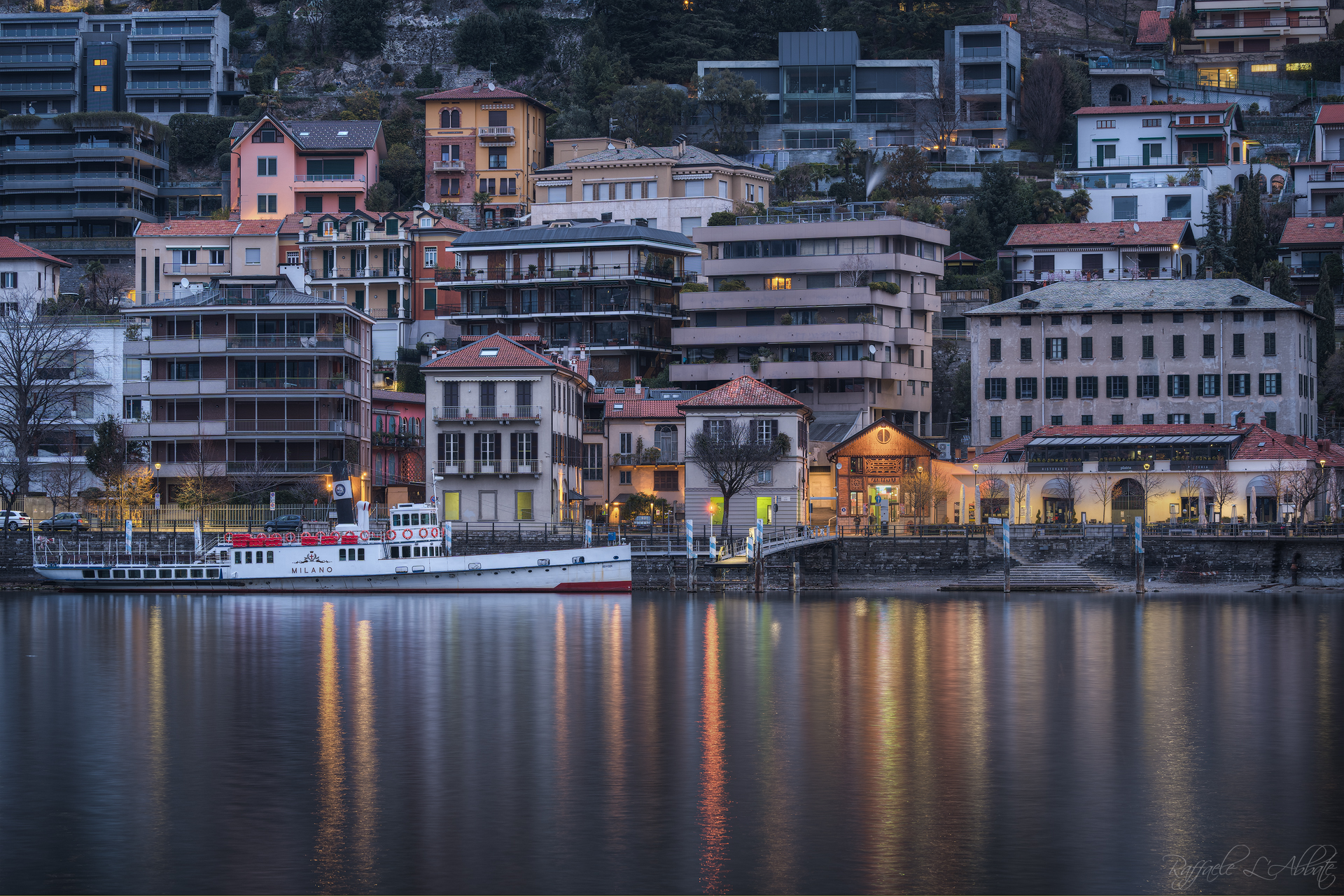 Ora blu sul lungo lago di Como