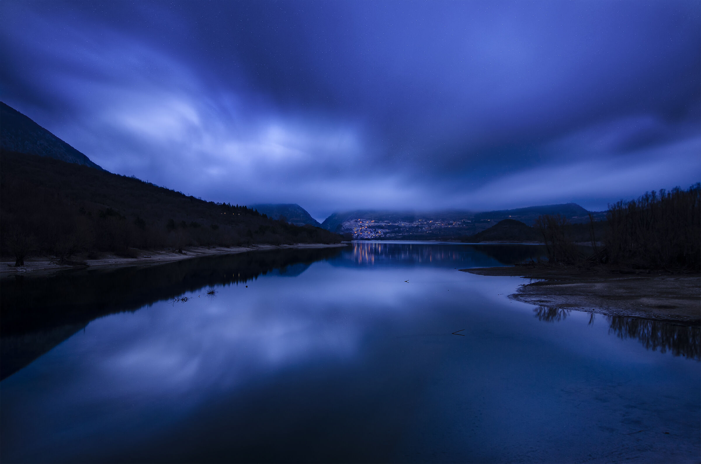 Aspettando l'alba sul Lago di Villetta Barrea