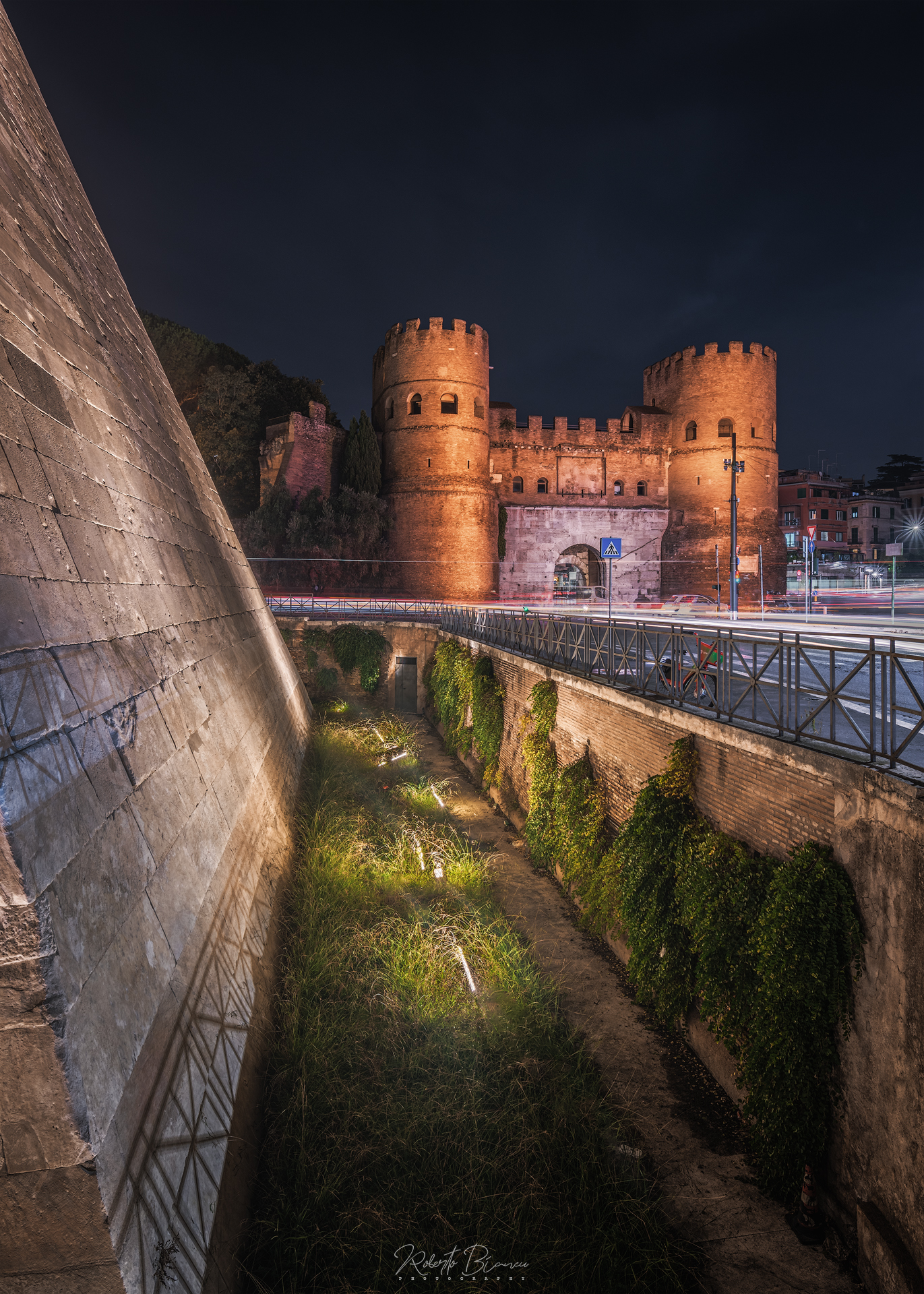 Porta San Paolo dalla Piramide Cestia