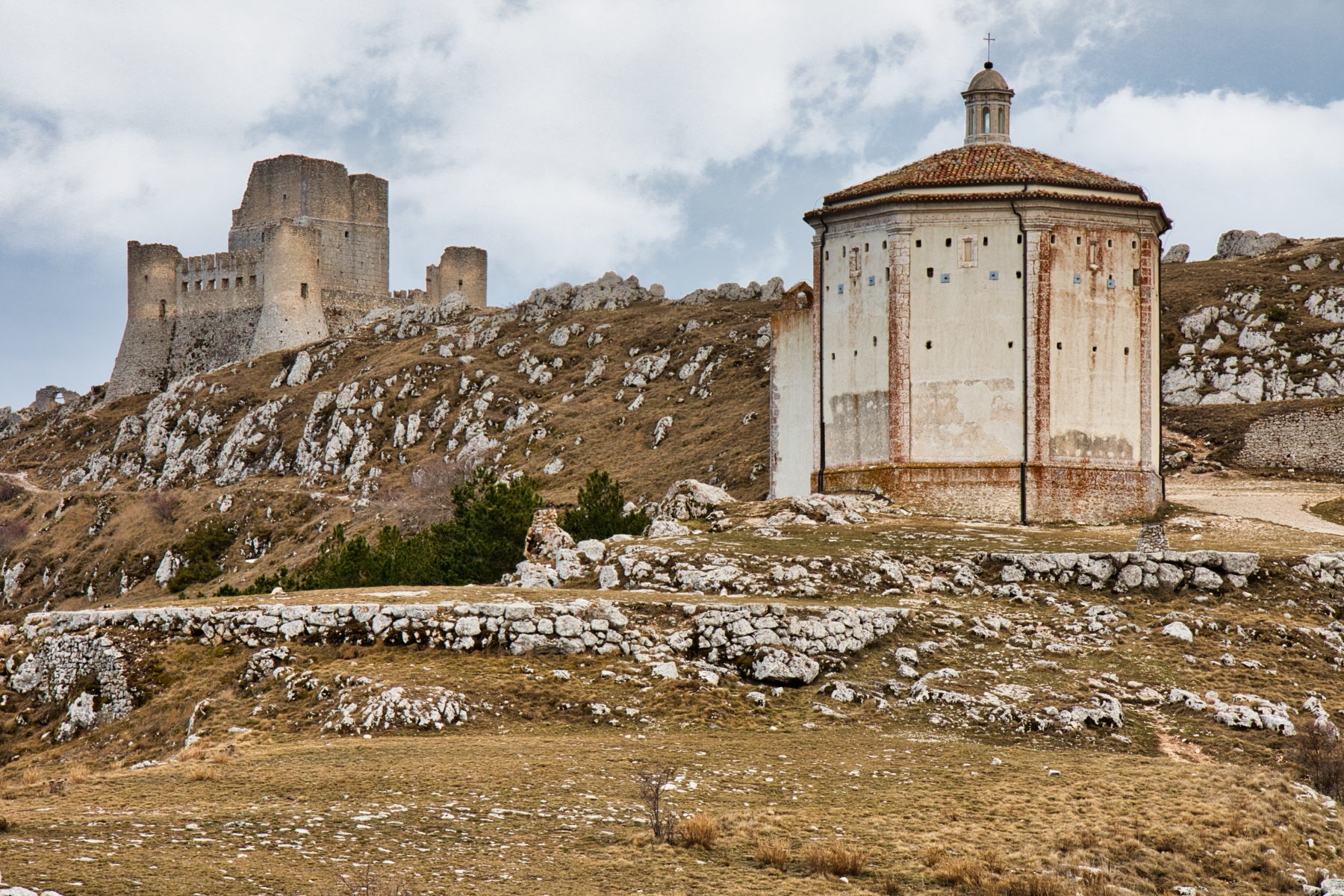 La Rocca è la chiesetta di S.Maria della Pietà