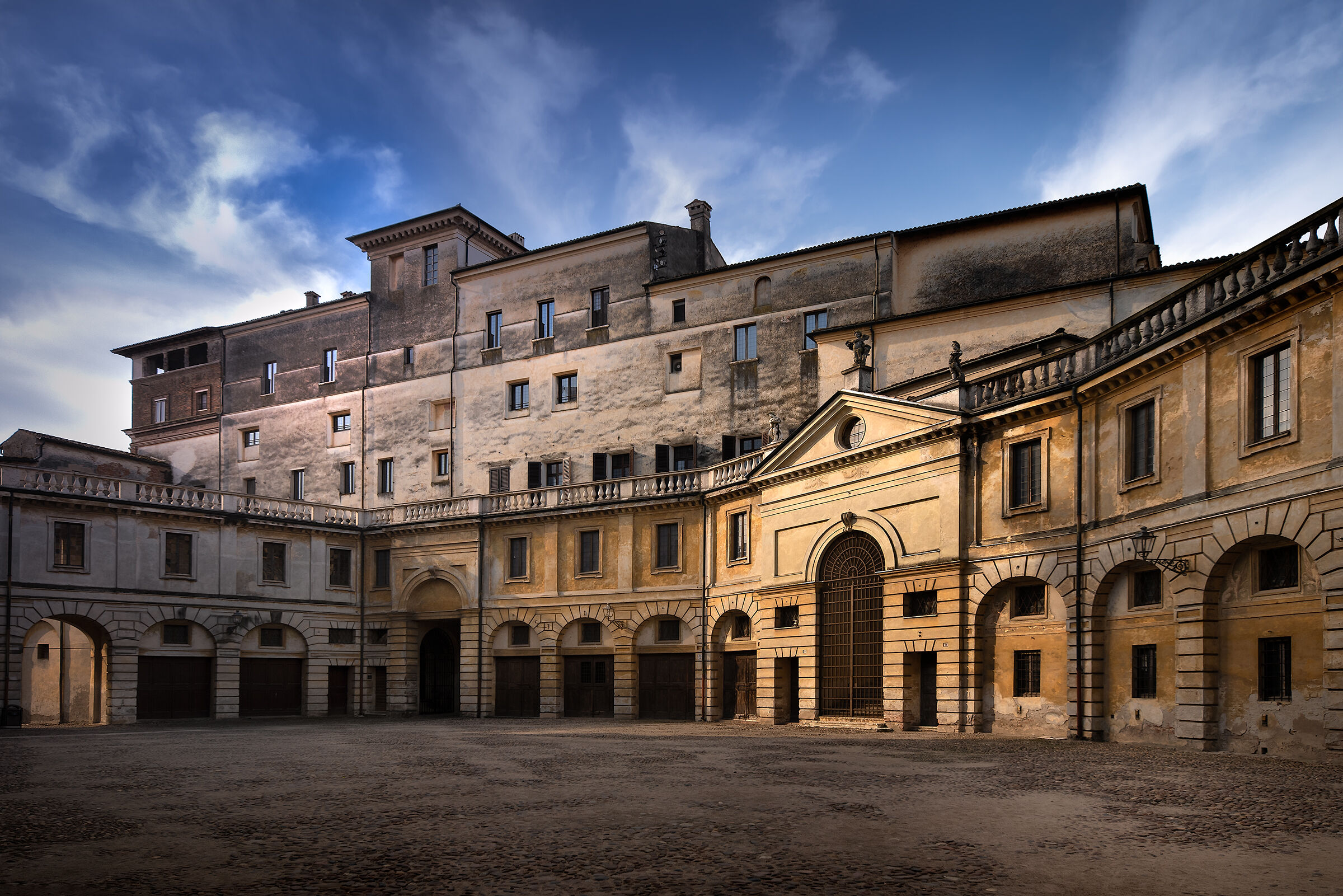 Mantua and its squares