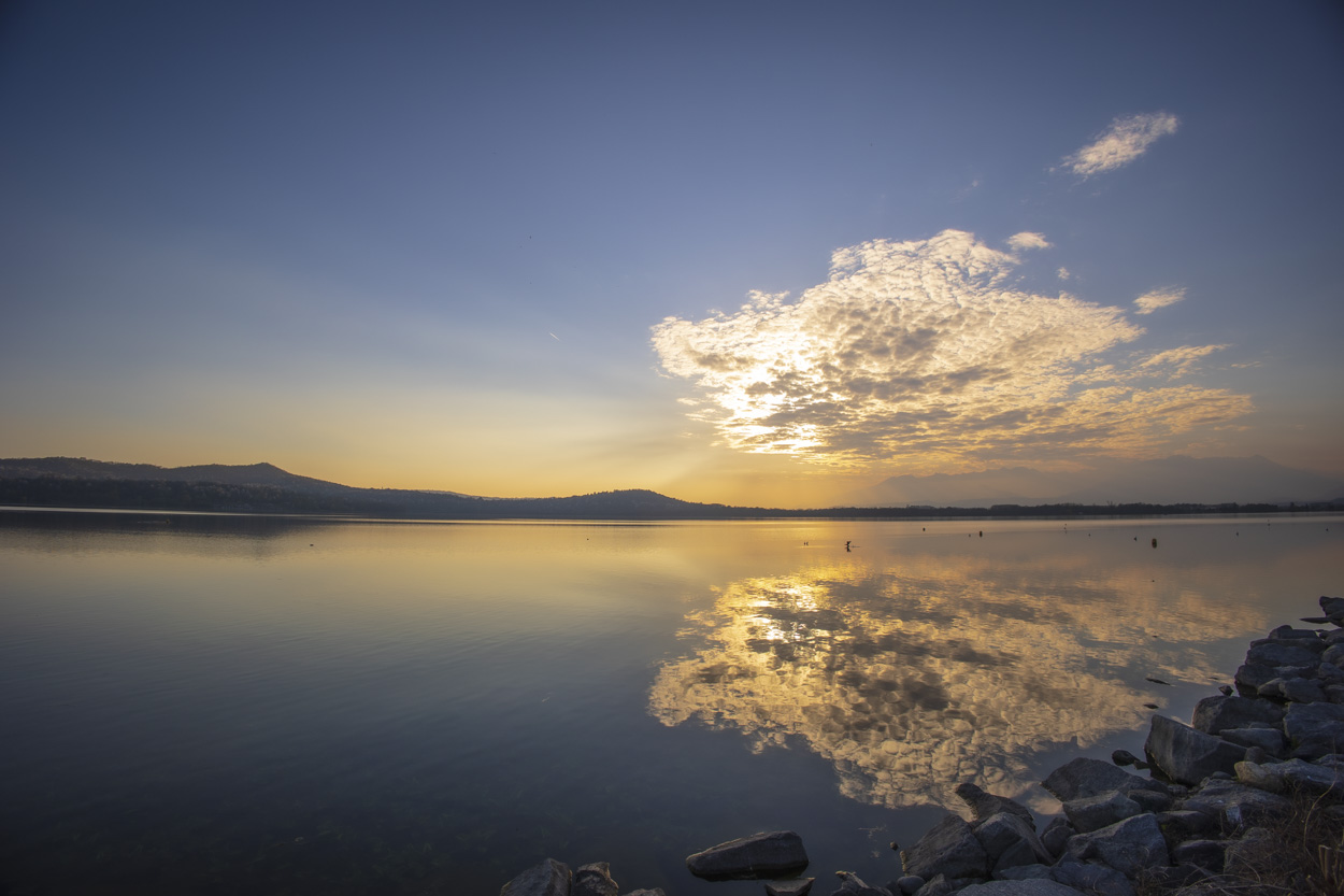 La nuvola e il lago