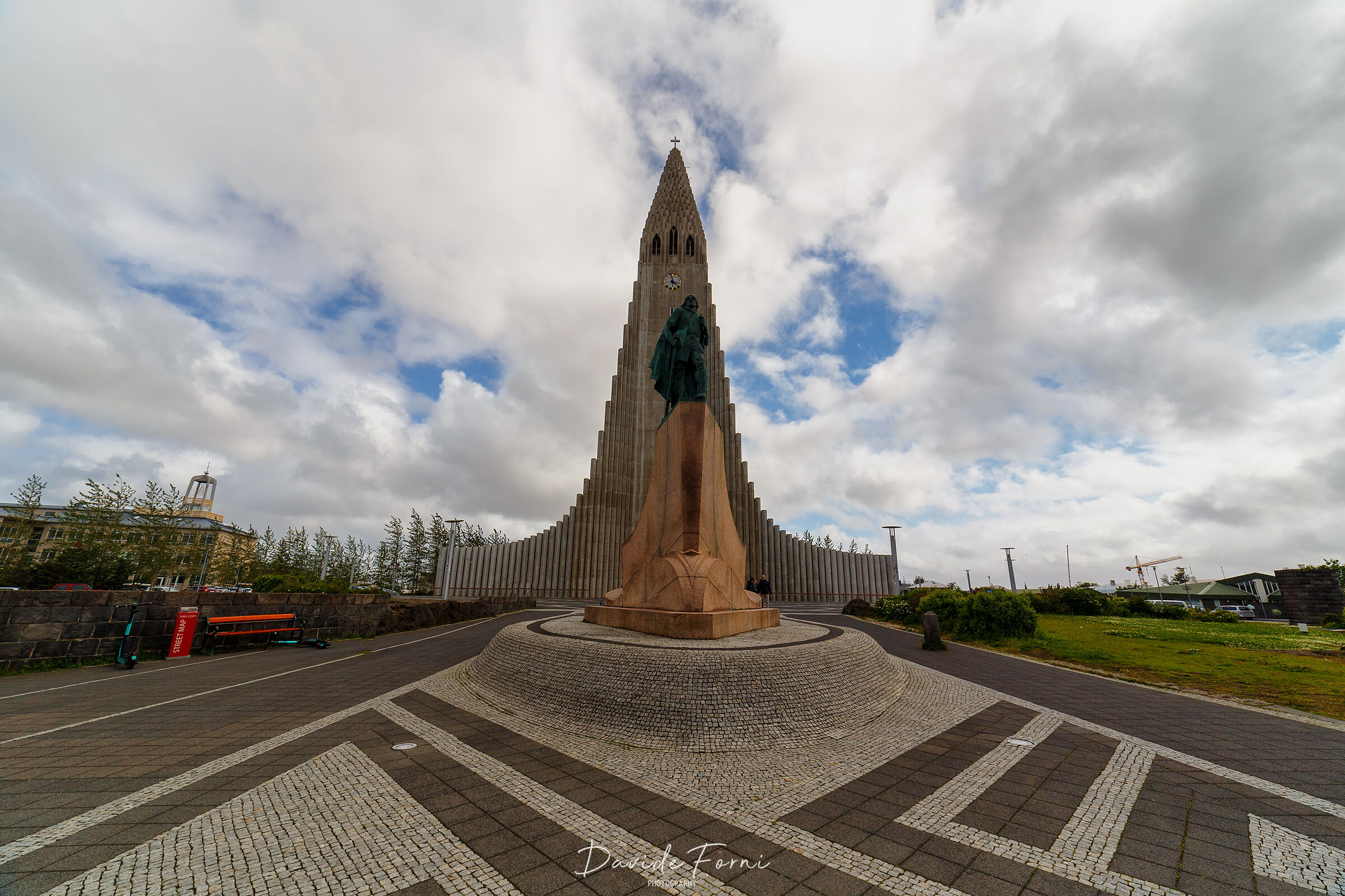 Hallgrímskirkja to Reykjavik