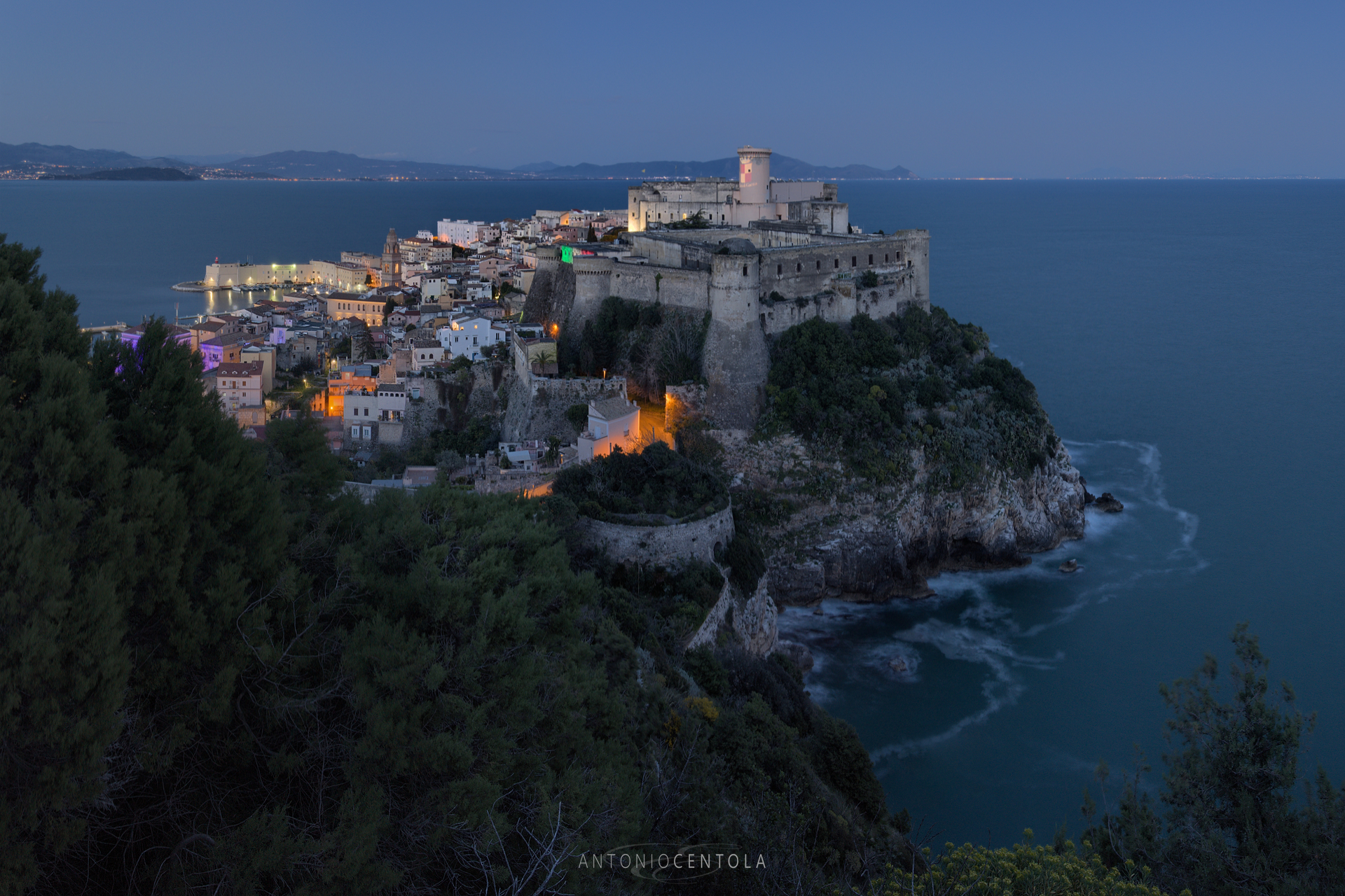 Gaeta Medievale in ora blu ?