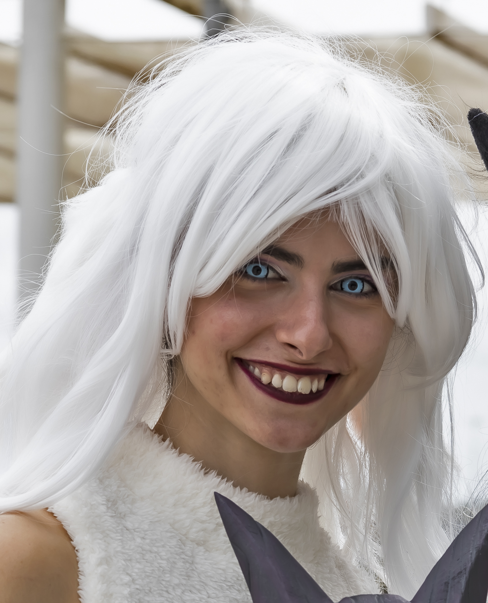 Capelli Bianchi Occhi Blu