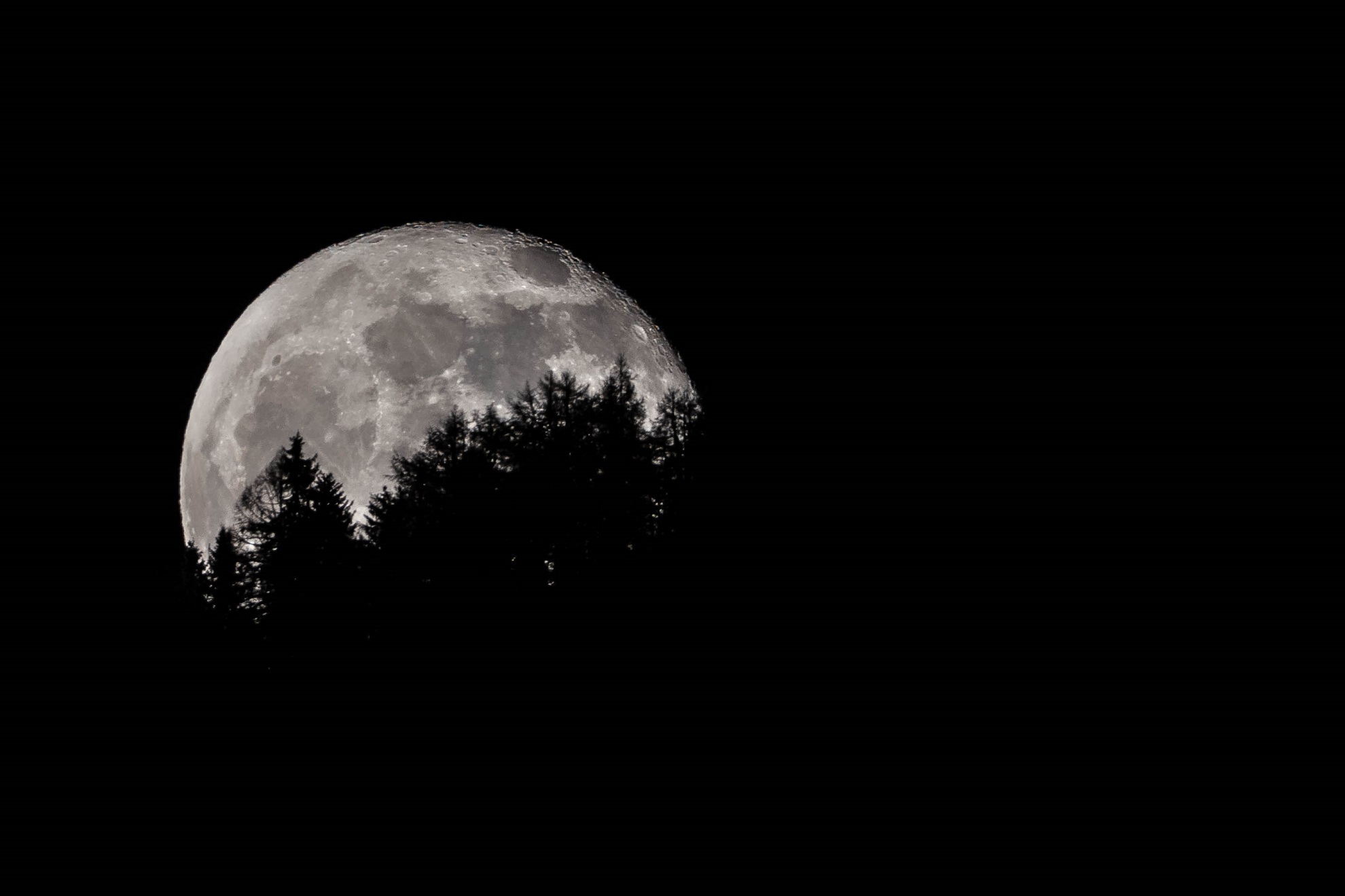 the moon of Easter night