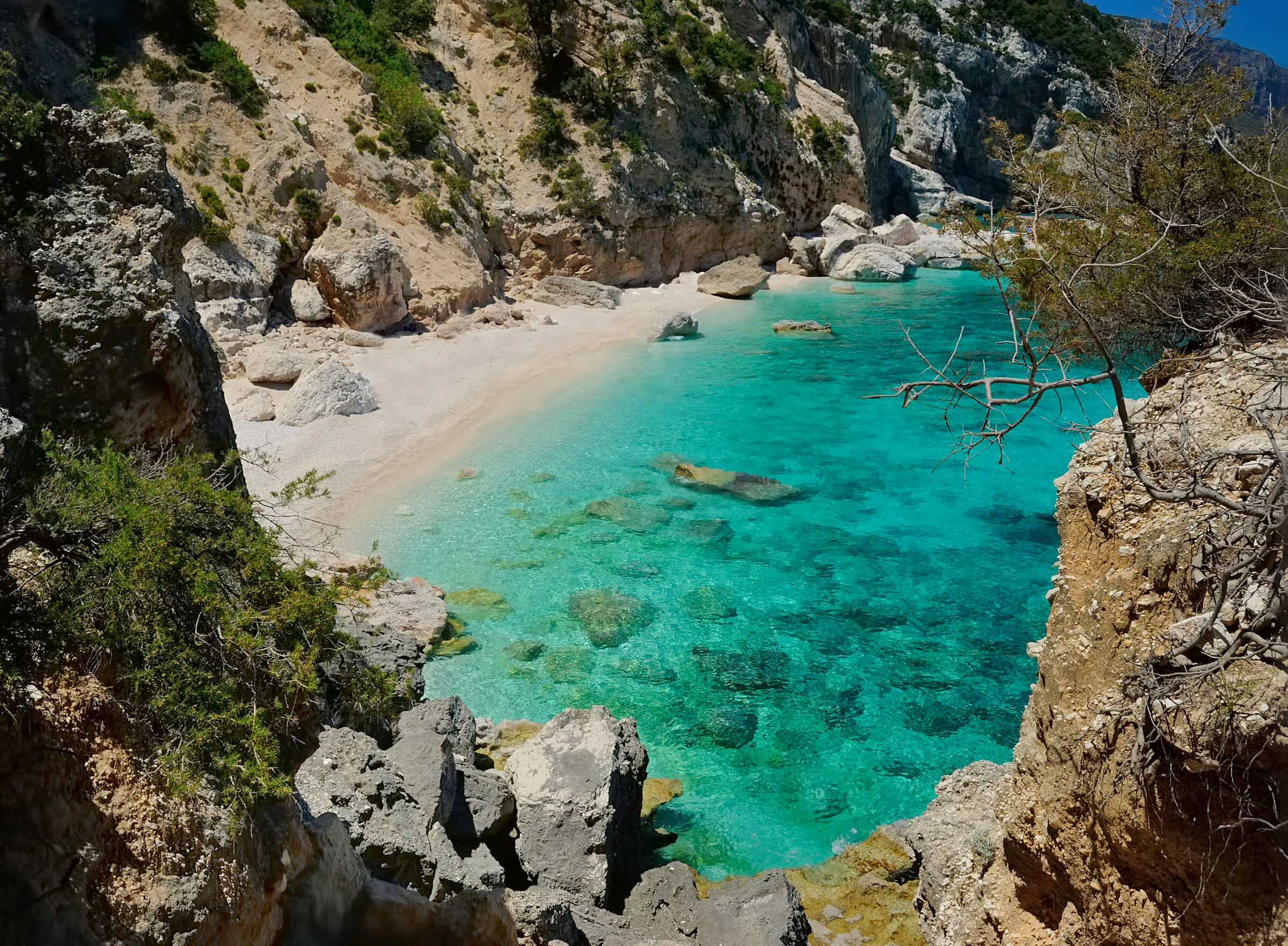 Cala Is Puligi de Nie (Cala mariolu) - Baunei