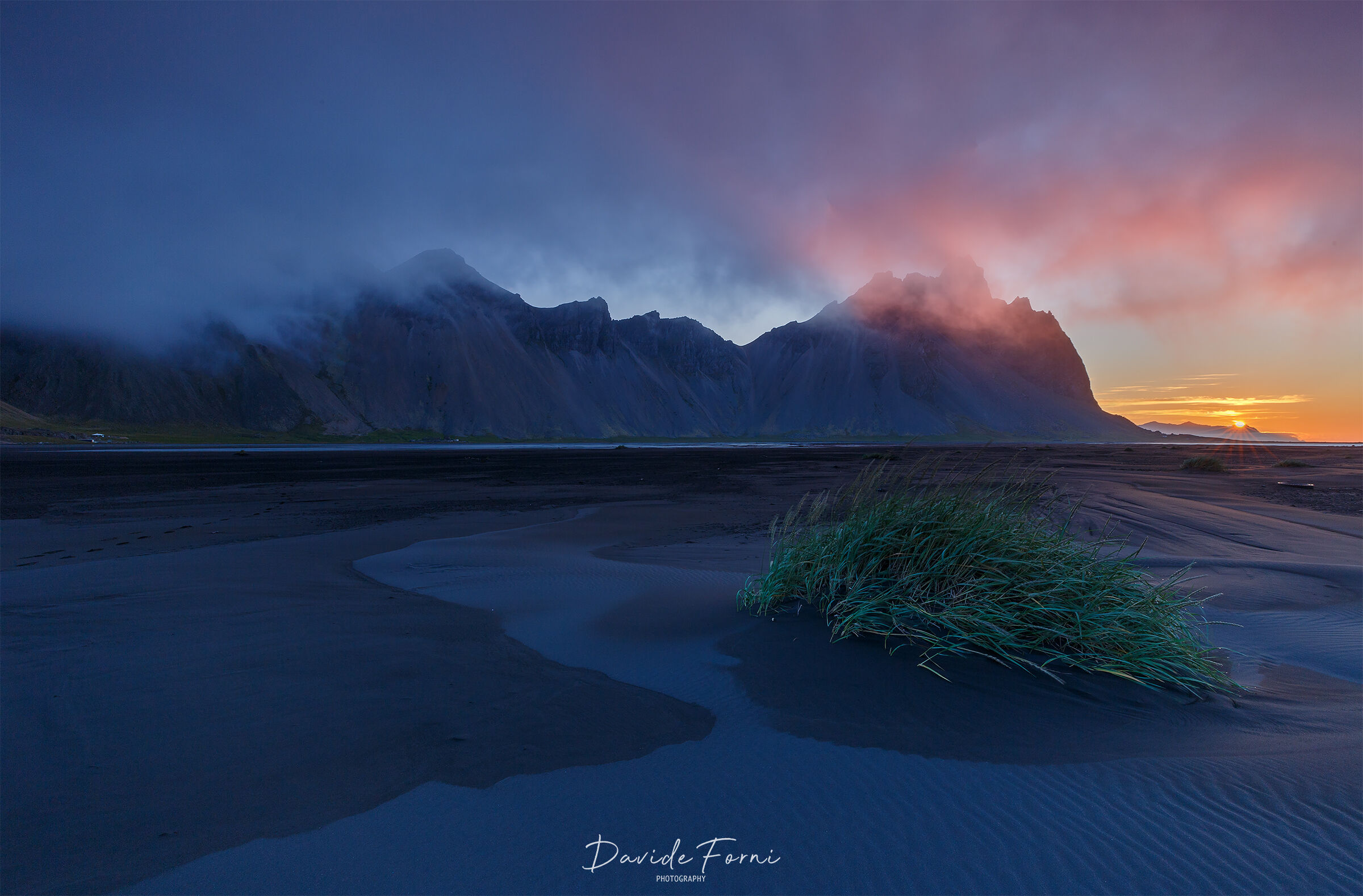Sunrise at the Vestrahorn