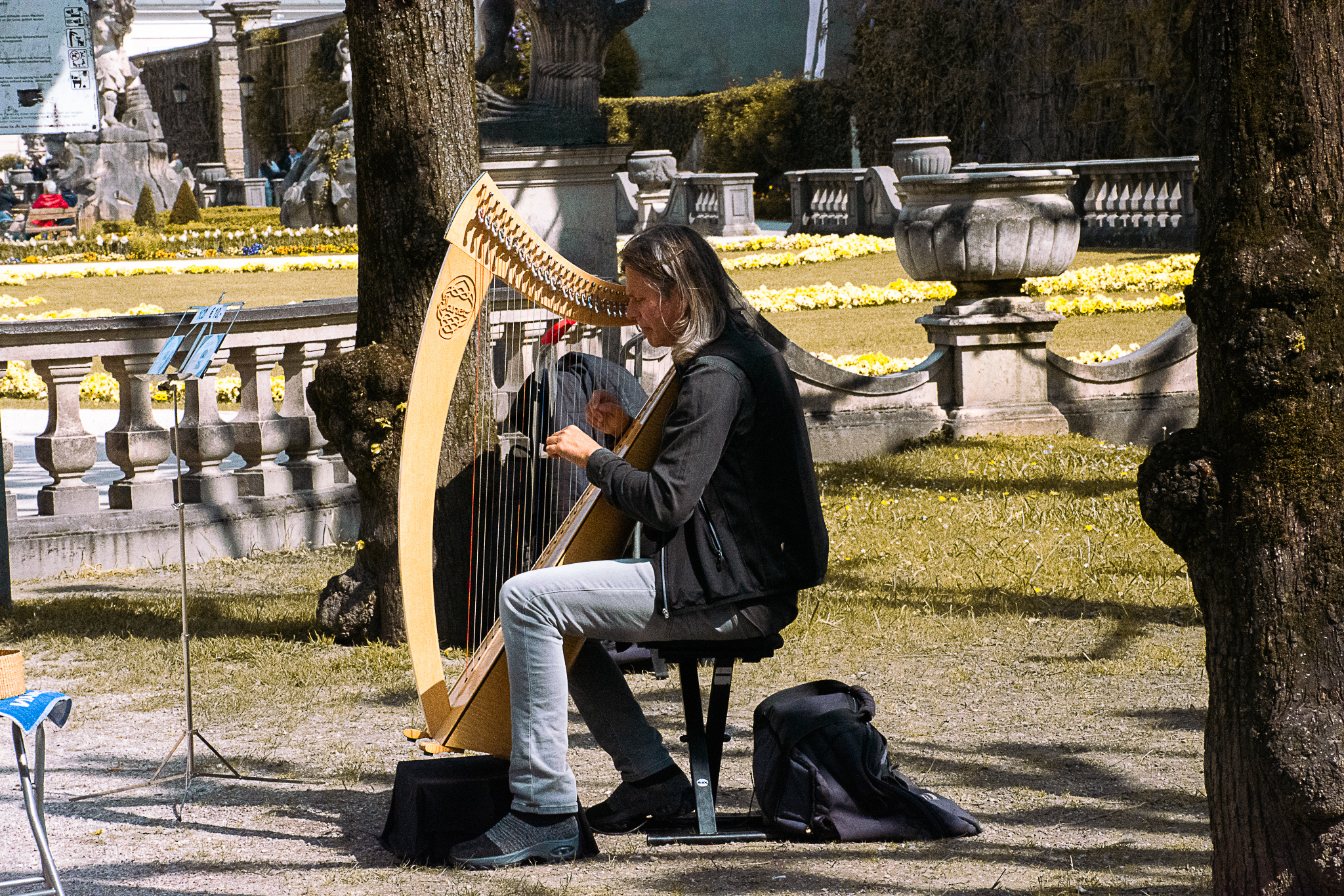 Free harp at Mirabellplatz