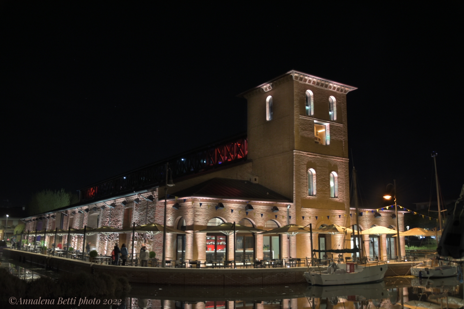 Darsena del Sale at night
