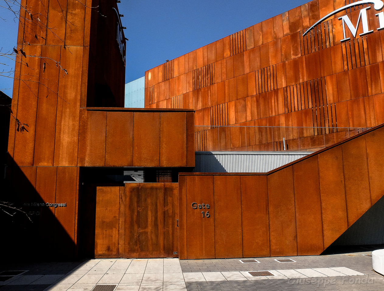 e' di moda la ruggine... Portello ex fiera di Milano