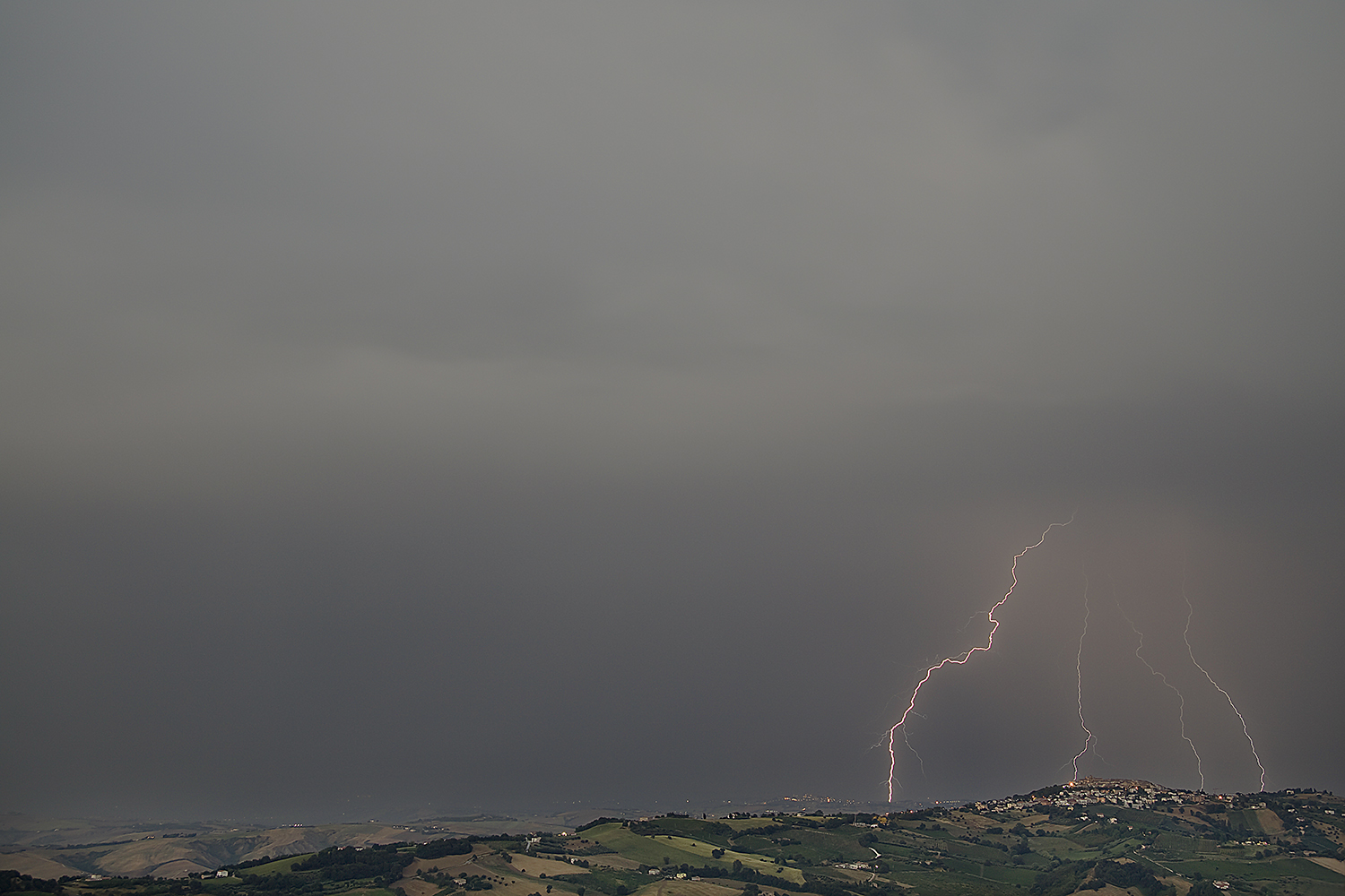 Fulmini su Staffolo nele Marche