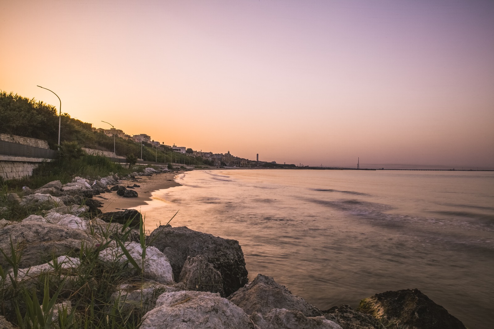 Lungomare di Gela all'alba
