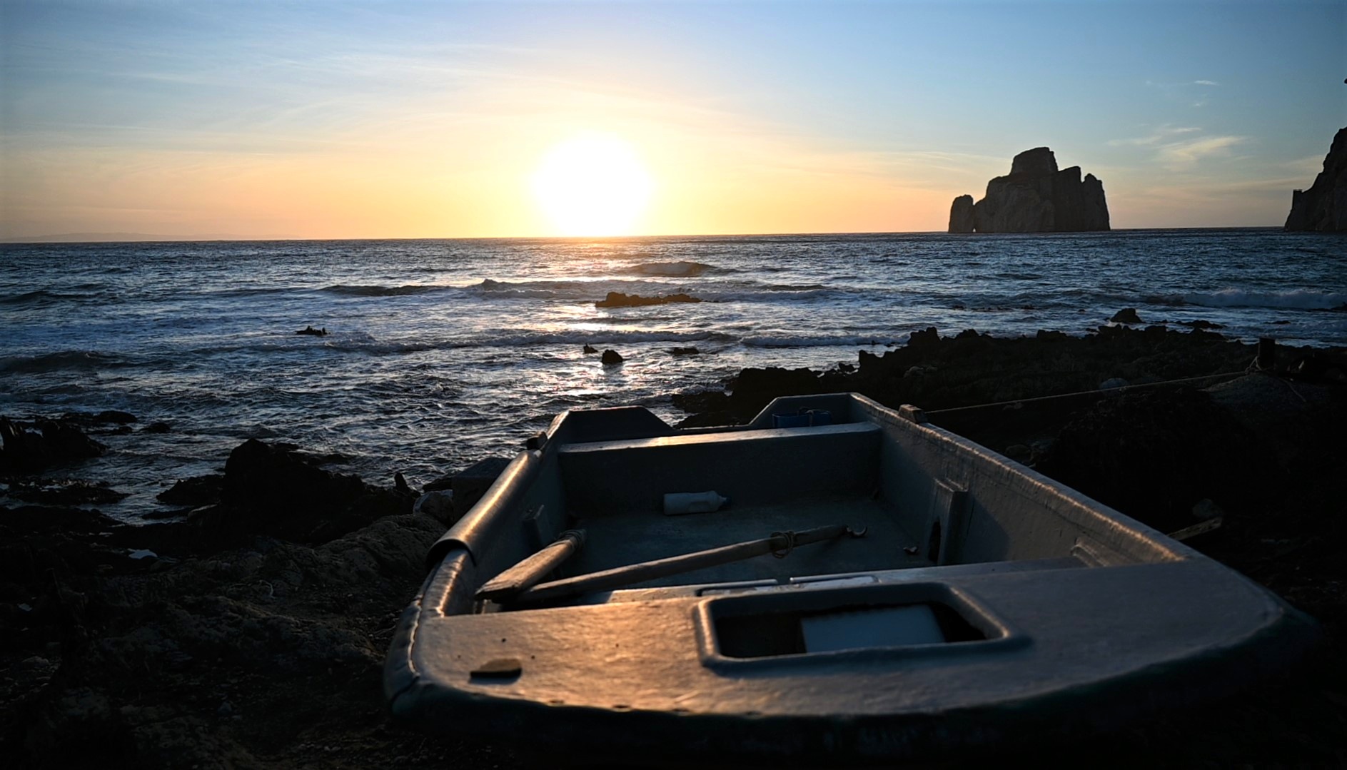 partendo da una barca guardo il mare