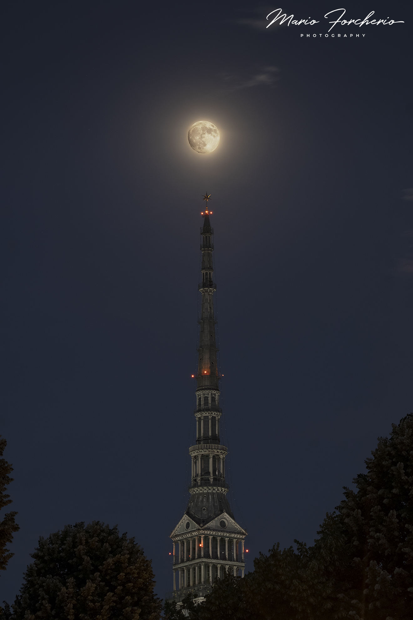 Luna and Mole Antonelliana