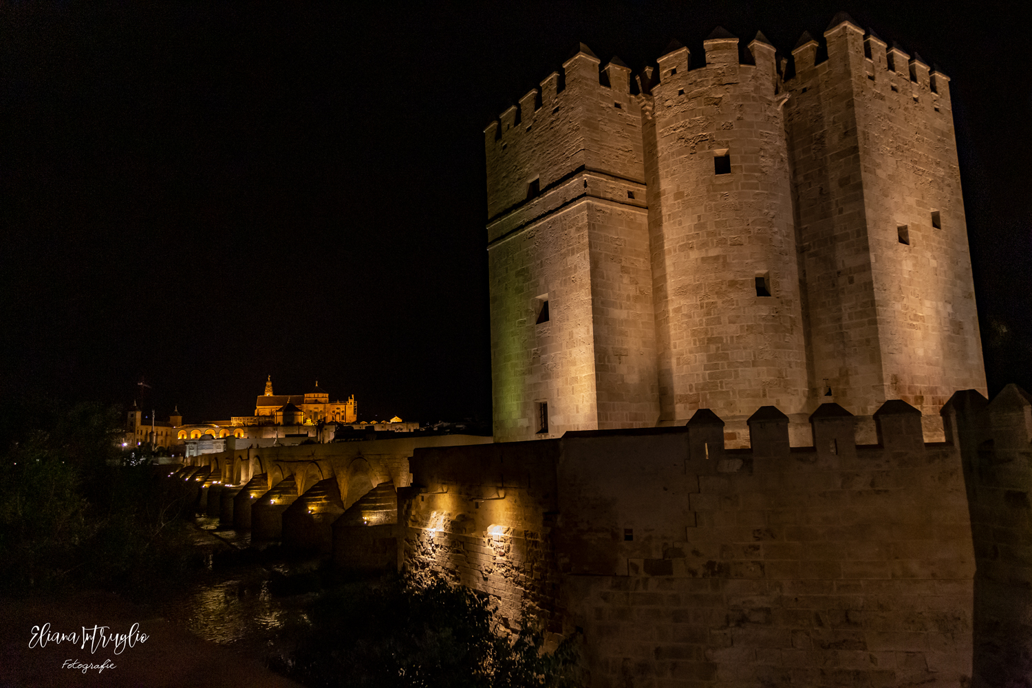 Torre de la Calahorra at night