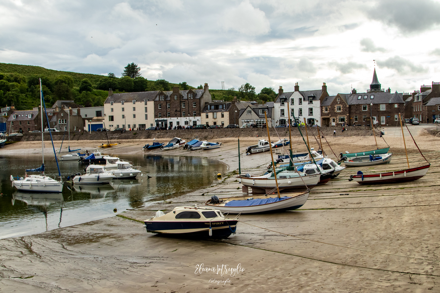 Stonehaven and its bay
