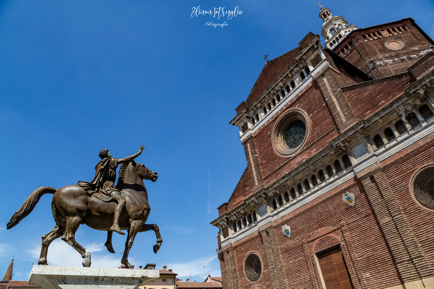 The Regisole greets the Duomo