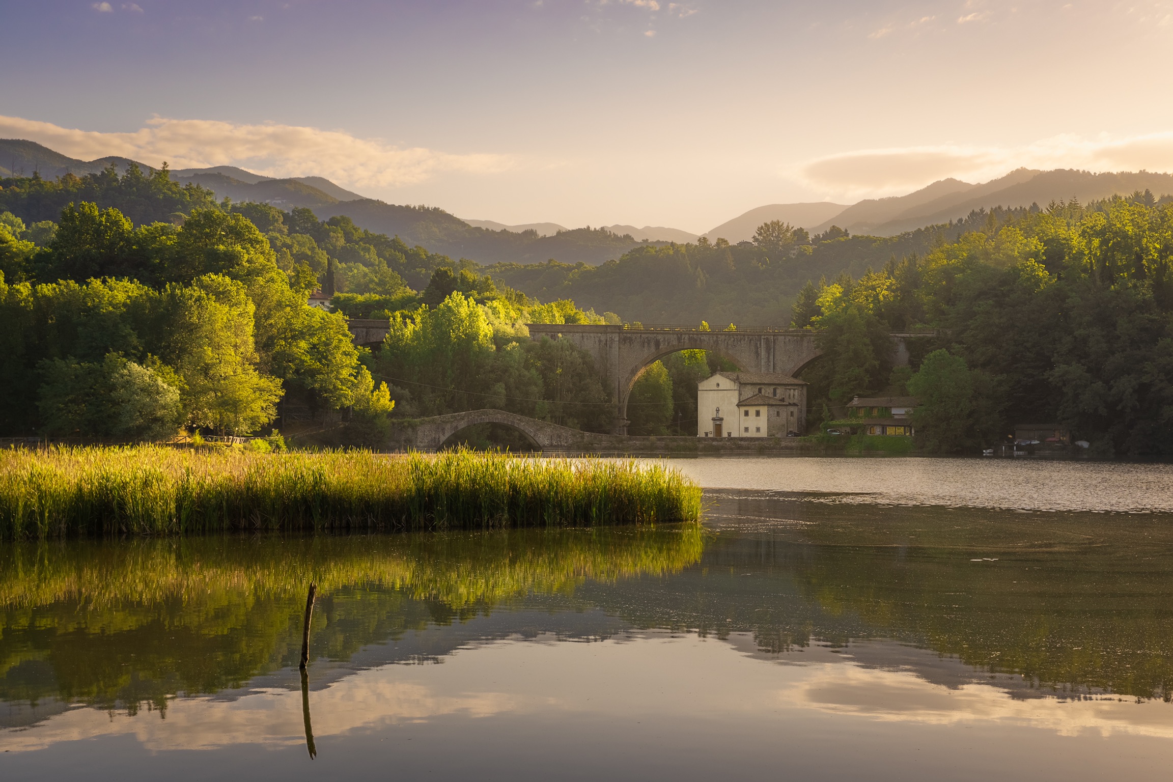 Alba sul lago di Pontecosi